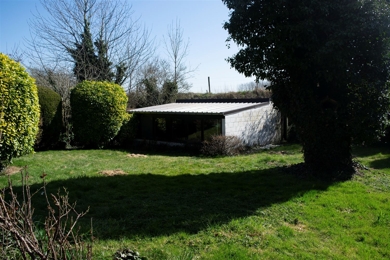 Bungalow met grote tuin foto 16