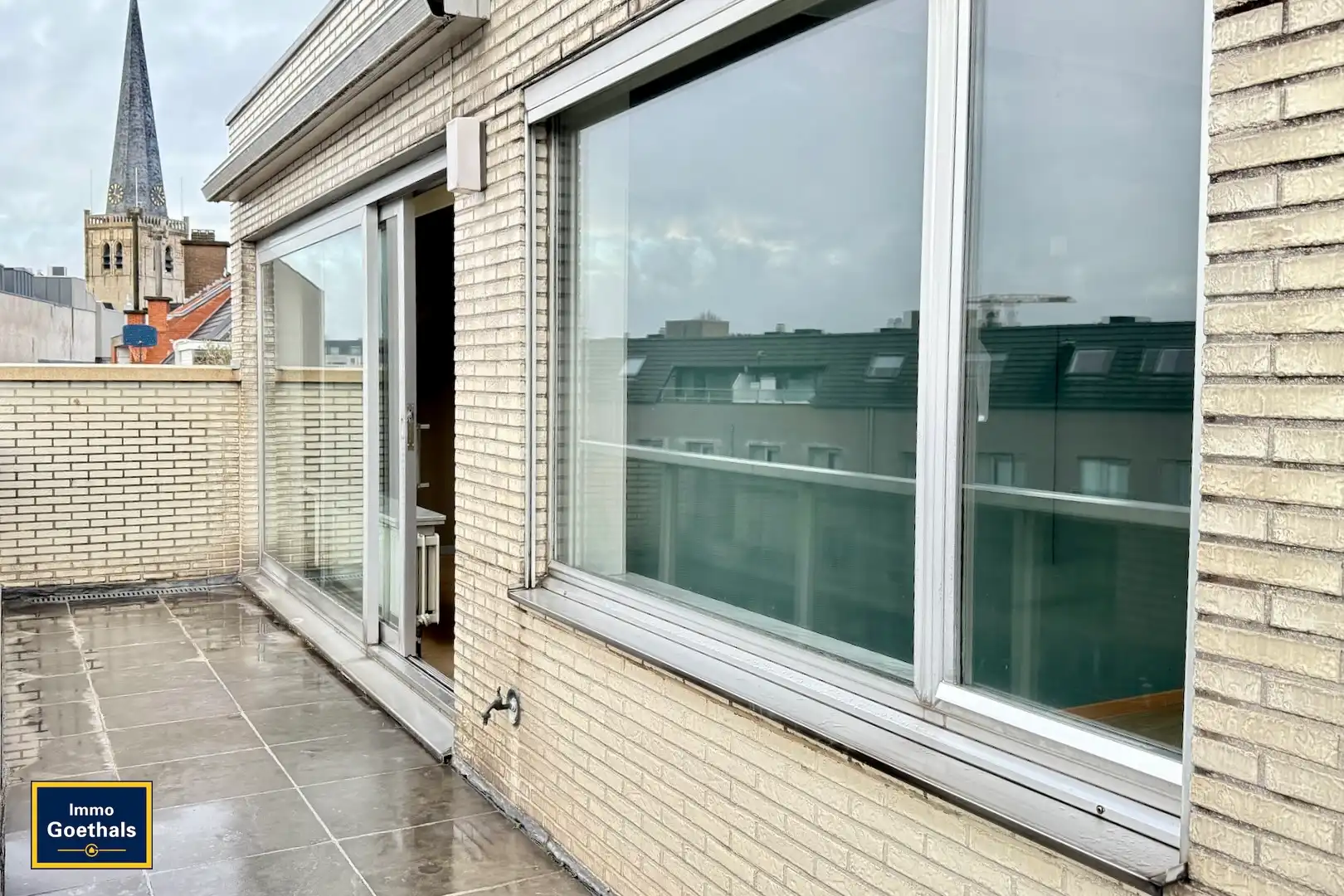 CENTRAAL GELEGEN APPARTEMENT MET GROOT TERRAS IN GARAGE. foto 17