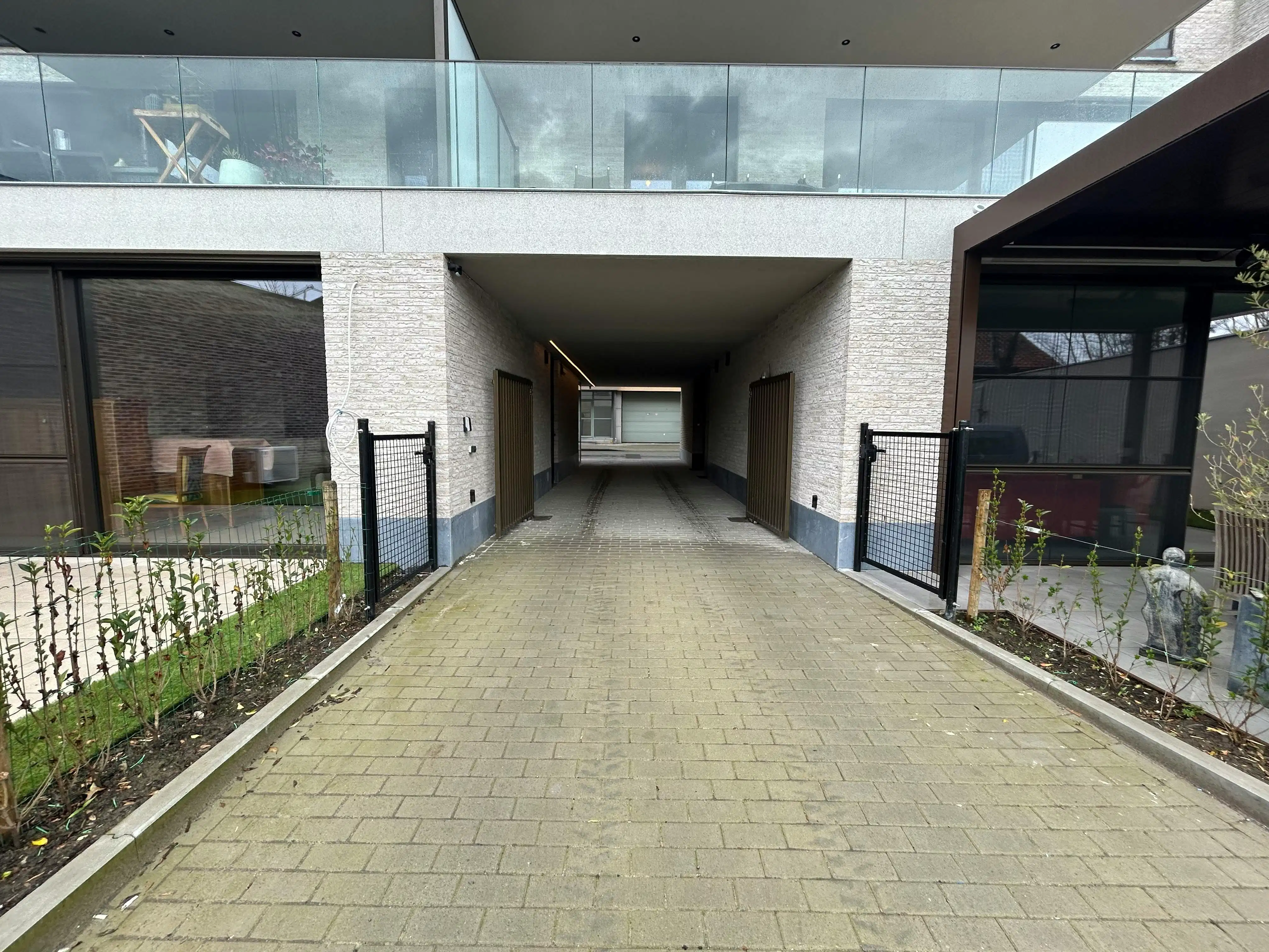 Afgesloten staanplaats te koop in de Veurnestraat in Poperinge  foto 5