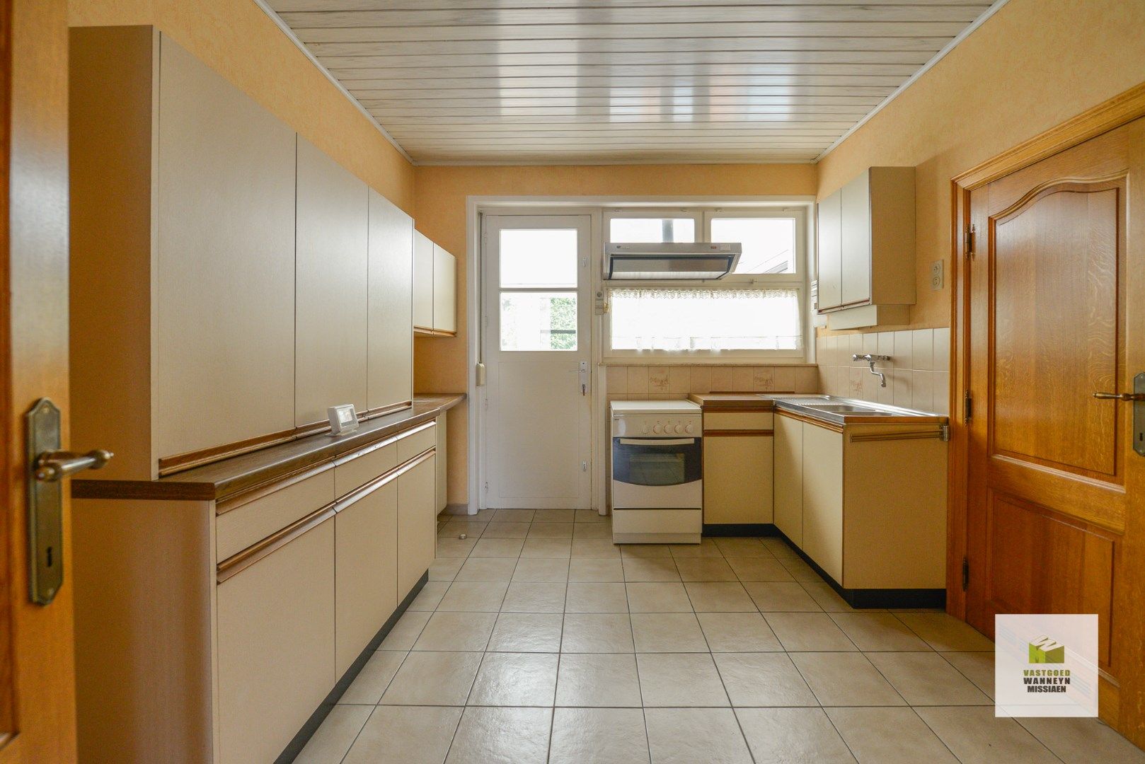 Bungalow met 4 slaapkamers op perceel van 801m2 op centrale ligging te Beernem foto 6