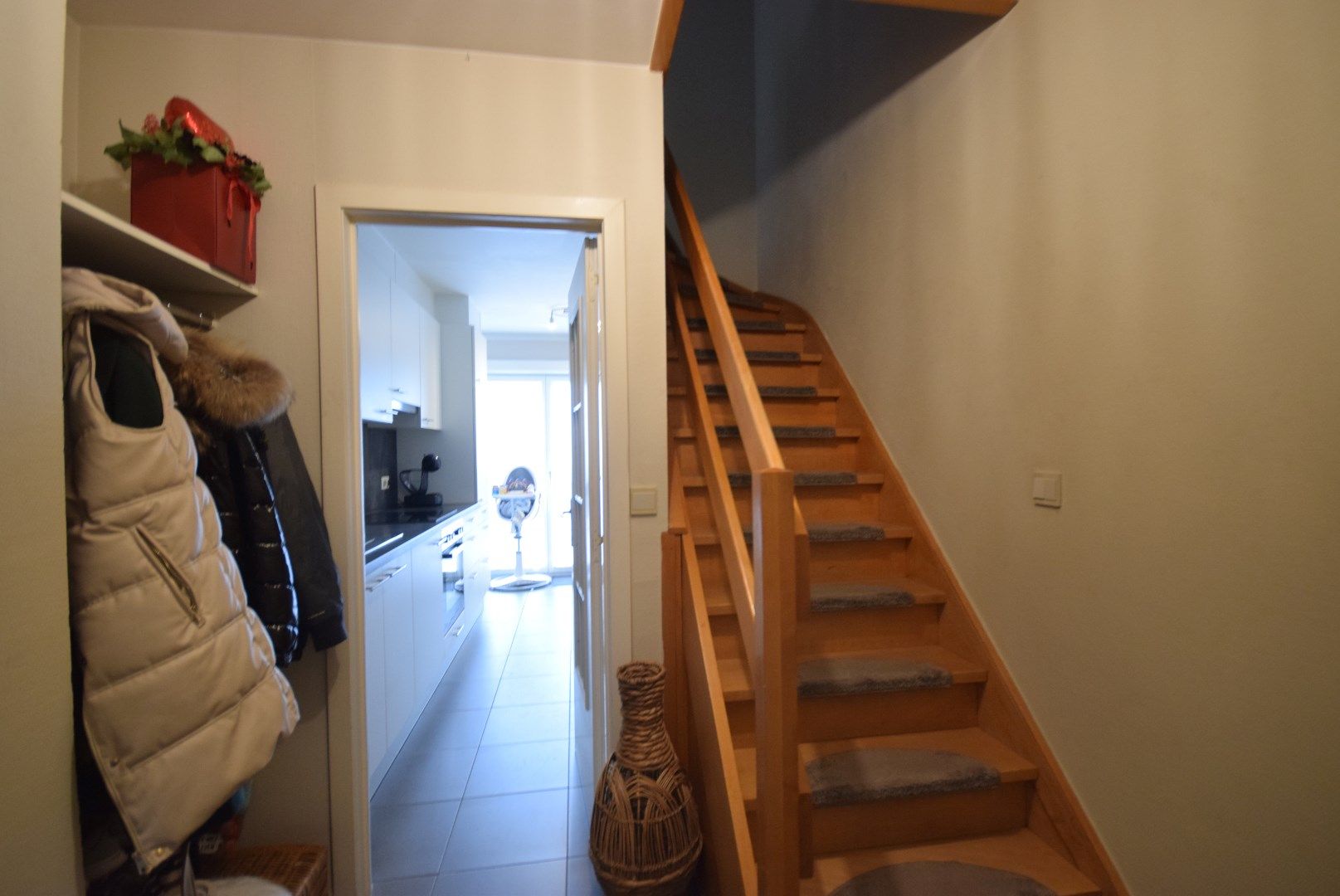 UNIEK GELEGEN WONING MET ZUID GERICHTE TUIN EN GARAGE foto 2
