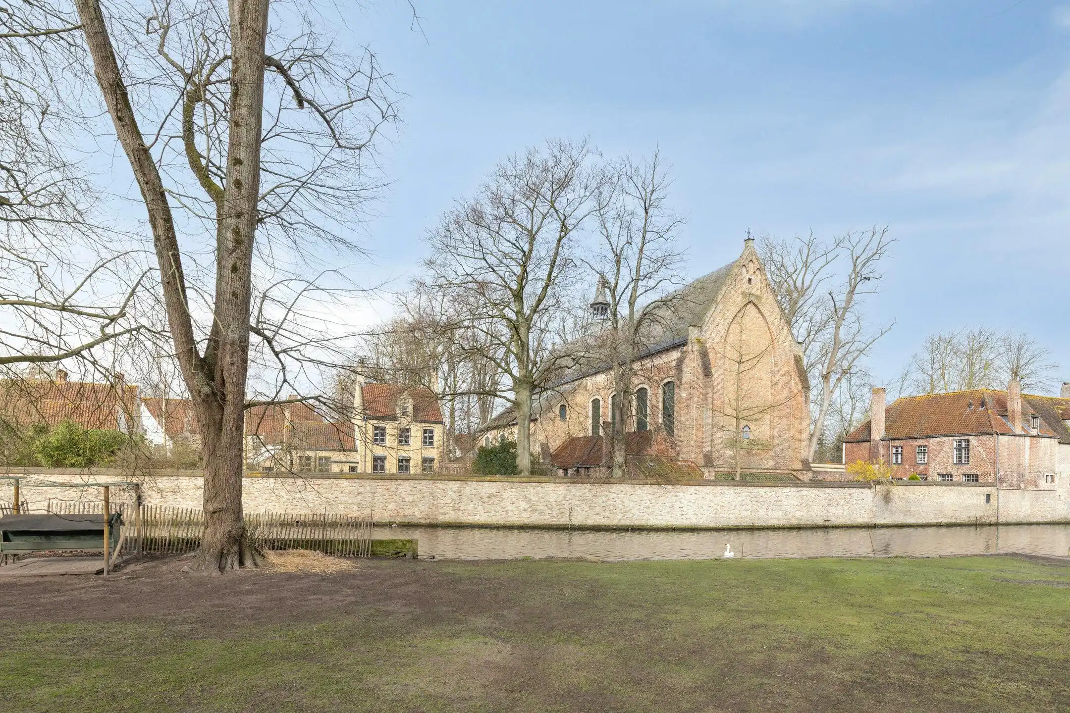 Uniek gelijkvloers appartement aan het Minnewater te Brugge foto 14