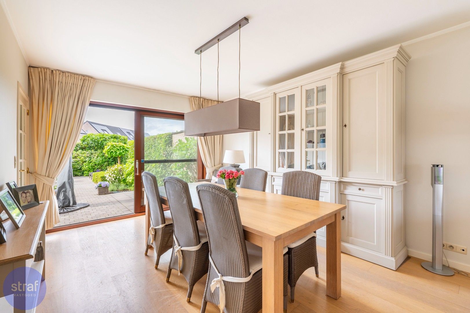 Gezellig huis met toffe tuin en twee garages in Zwijndrecht foto 5