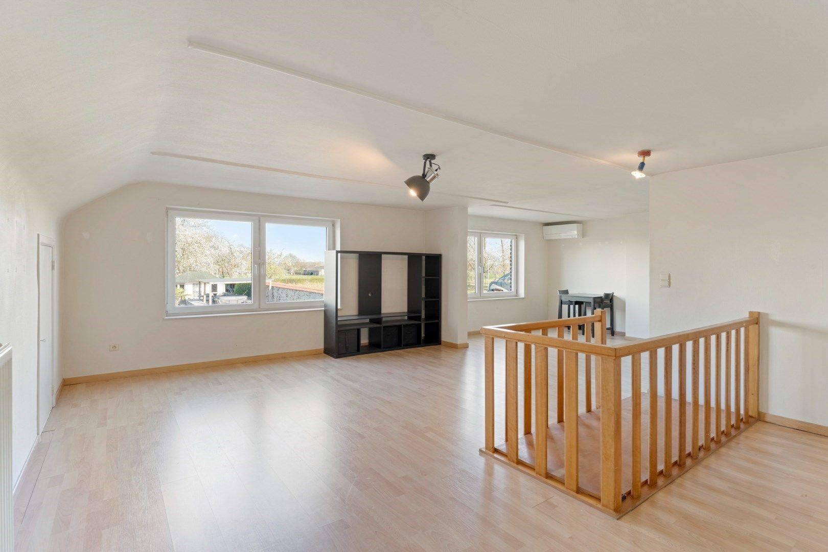Prachtig gerenoveerde vrijstaande woning met heerlijke tuin met zwembad op 16a16ca foto 24
