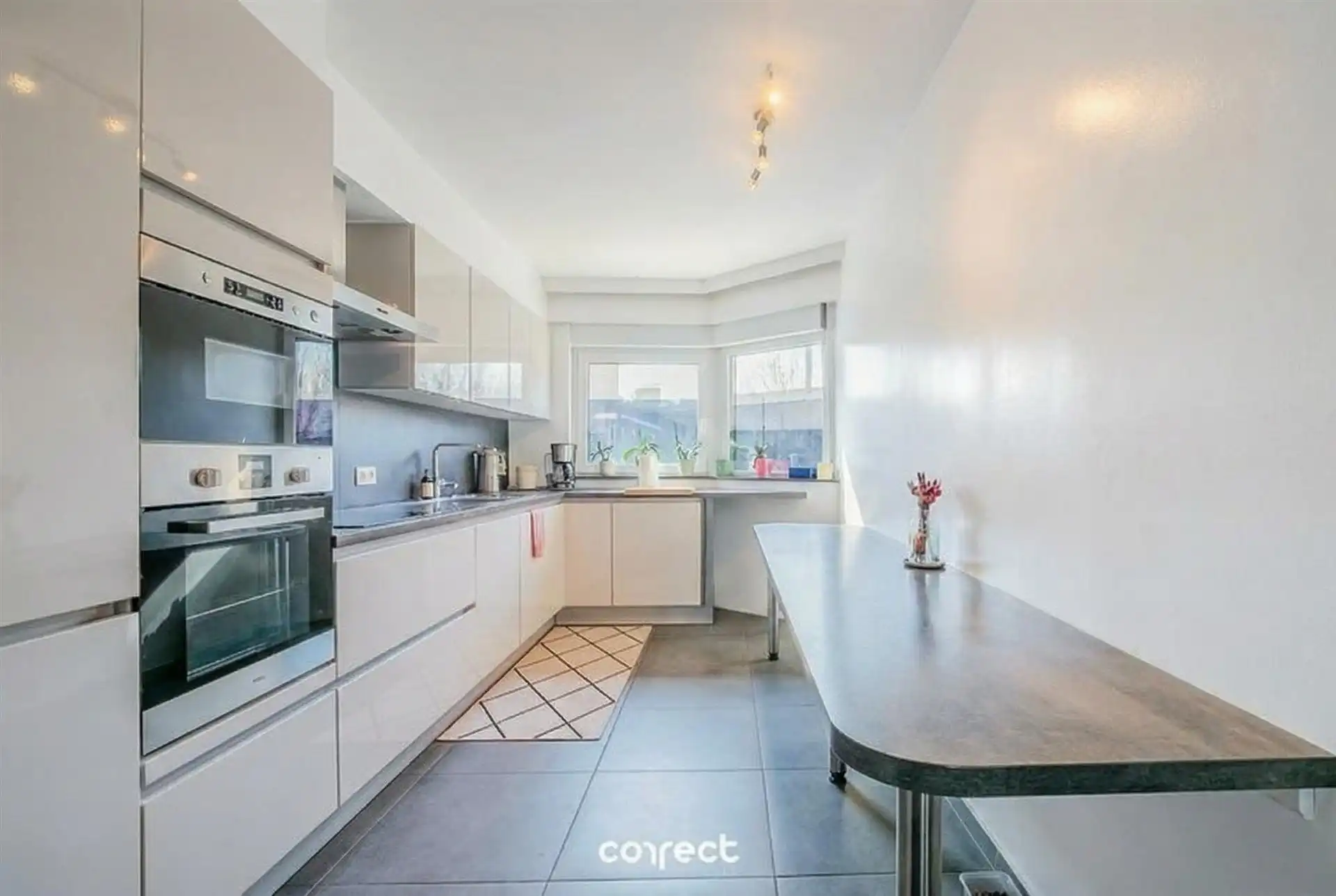 Instapklare gezinswoning  met 4 slaapkamers, garage en ruime tuin. foto 5