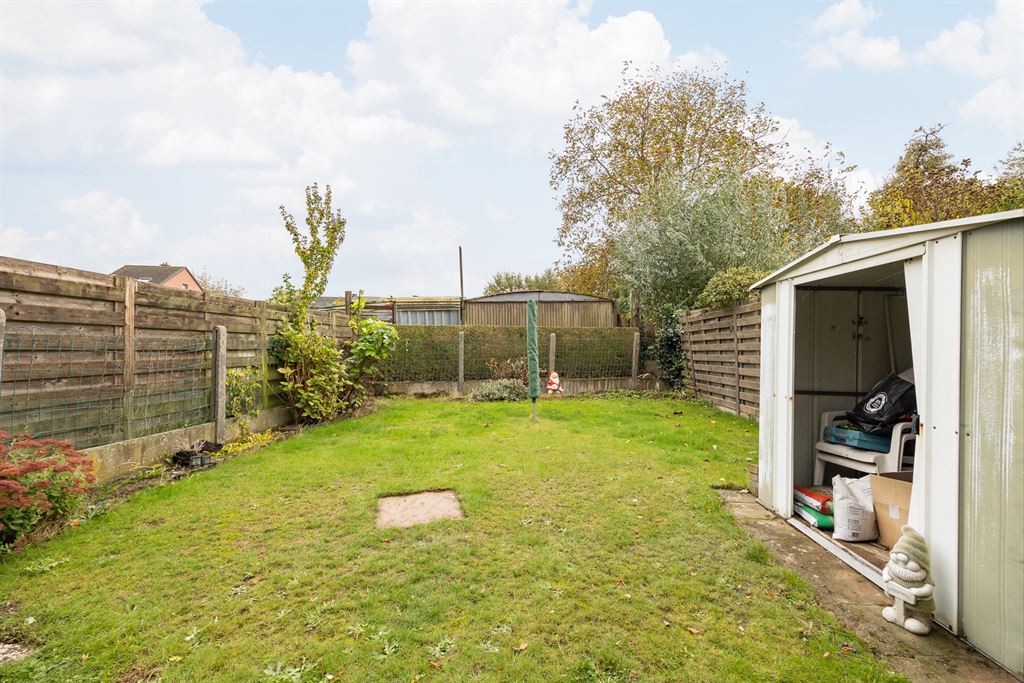 Op te frissen woning in rustige woonwijk! foto 22