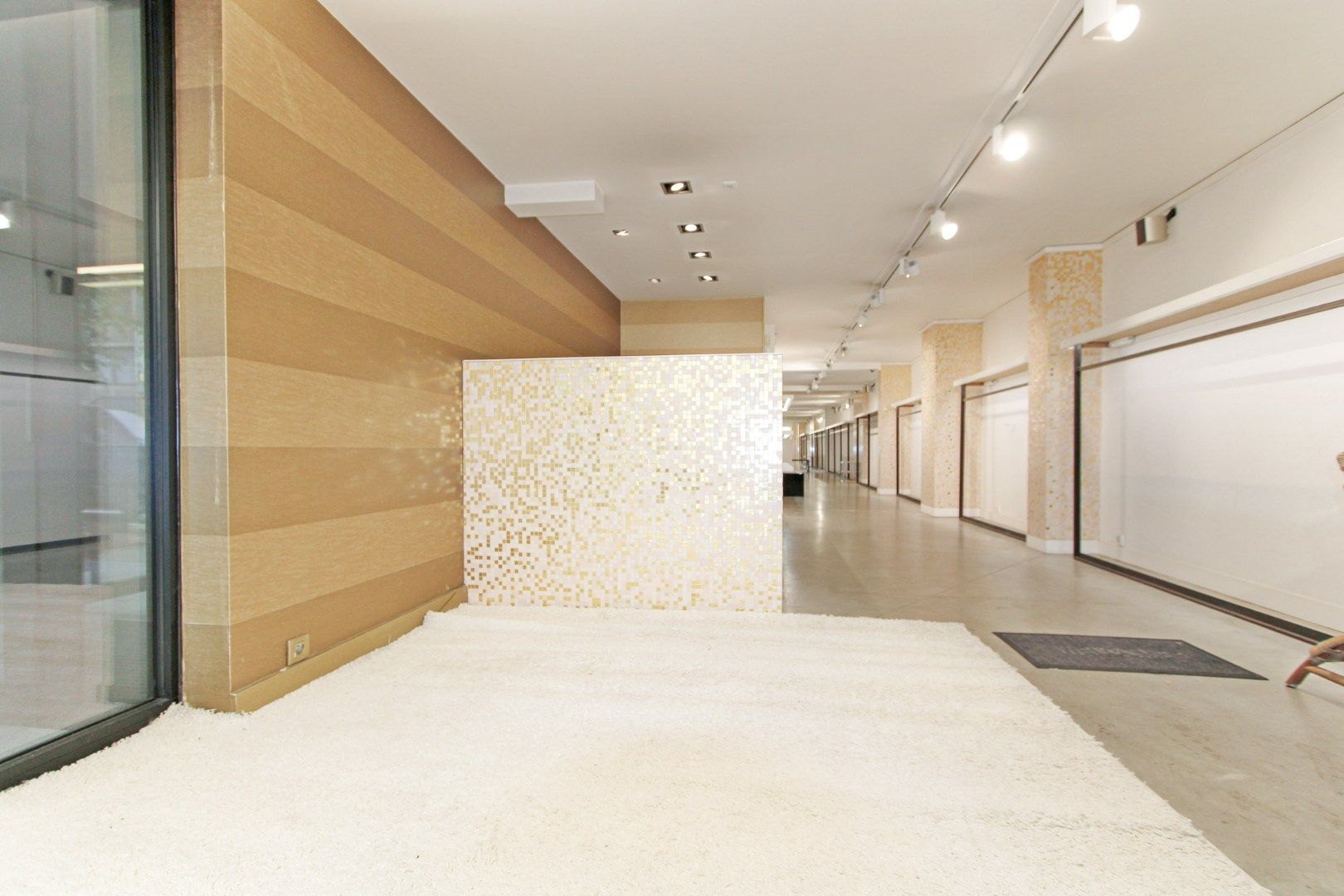 Instapklare kledingwinkel te huur Dumortierlaan 86 foto 12