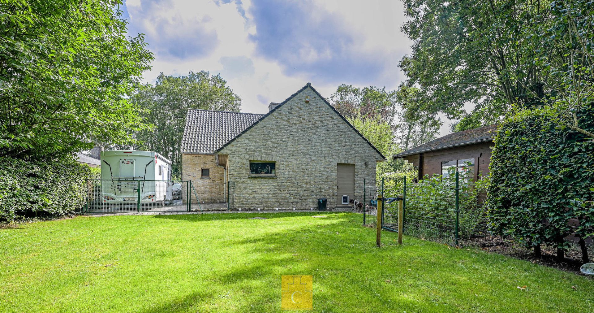 ruime villa op een zonnig perceel aan de rand van het bos, heel veel privacy, met zwemspa en barrelsauna, grote garage, perceel 1050 m2 foto 11