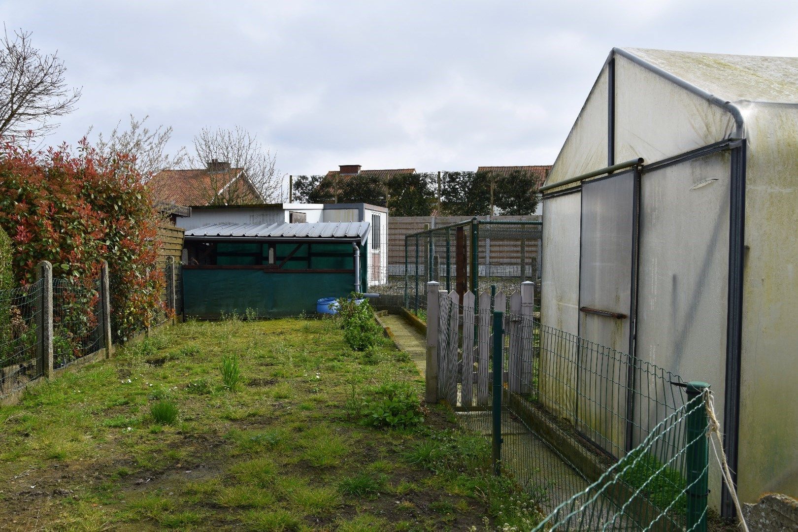 Kloeke eigendom met 4 slaapkamers, garage, zolder en zonnige tuin te koop in Gullegem foto 17