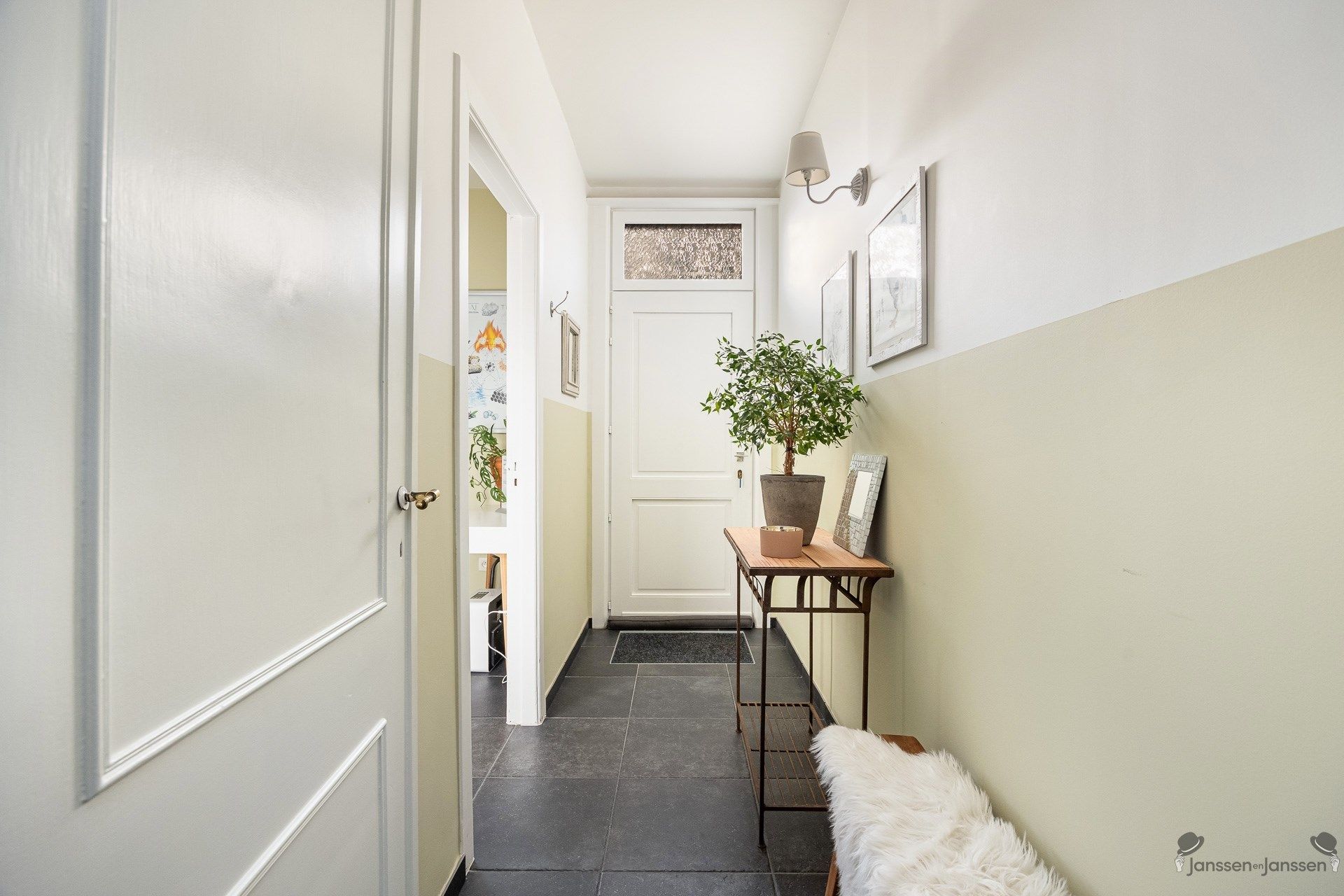 Charmante halfopen woning met 3 slaapkamers foto 12