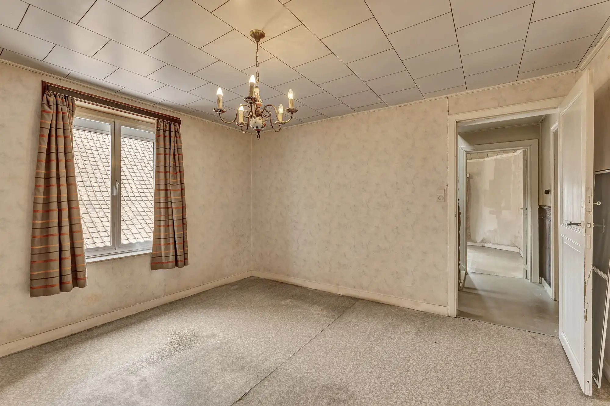 Charmante, te renoveren boerderij met opslagplaats foto 24