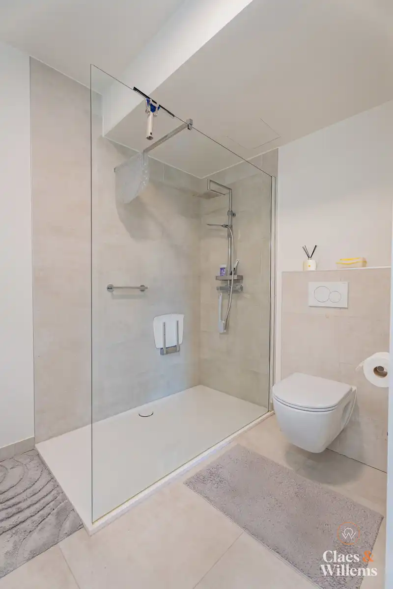 Stijlvol 3 slaapkamer appartement met terras te Halle foto 13