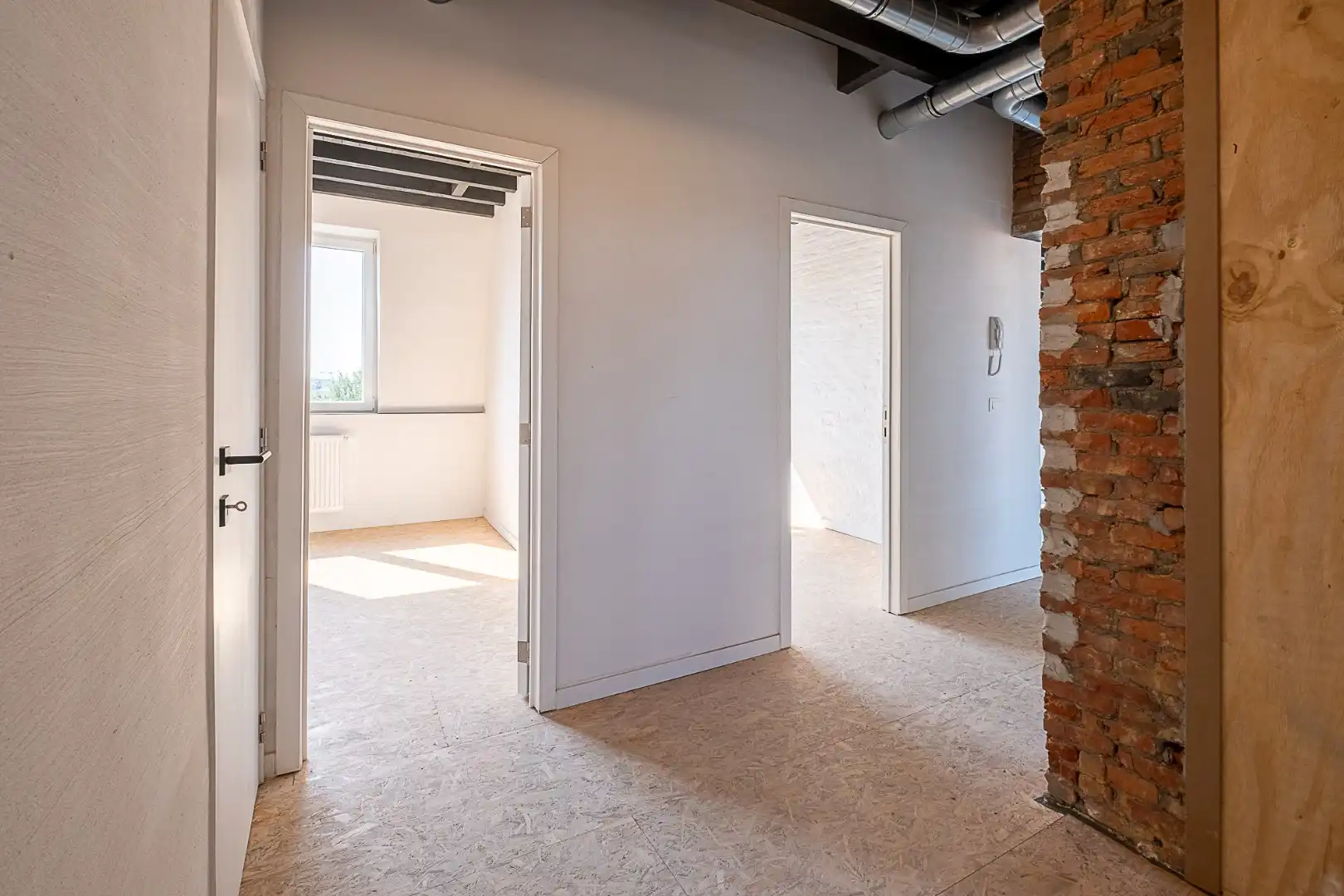 Genieten op hoogte: lichtrijk dakappartement met terras foto 14