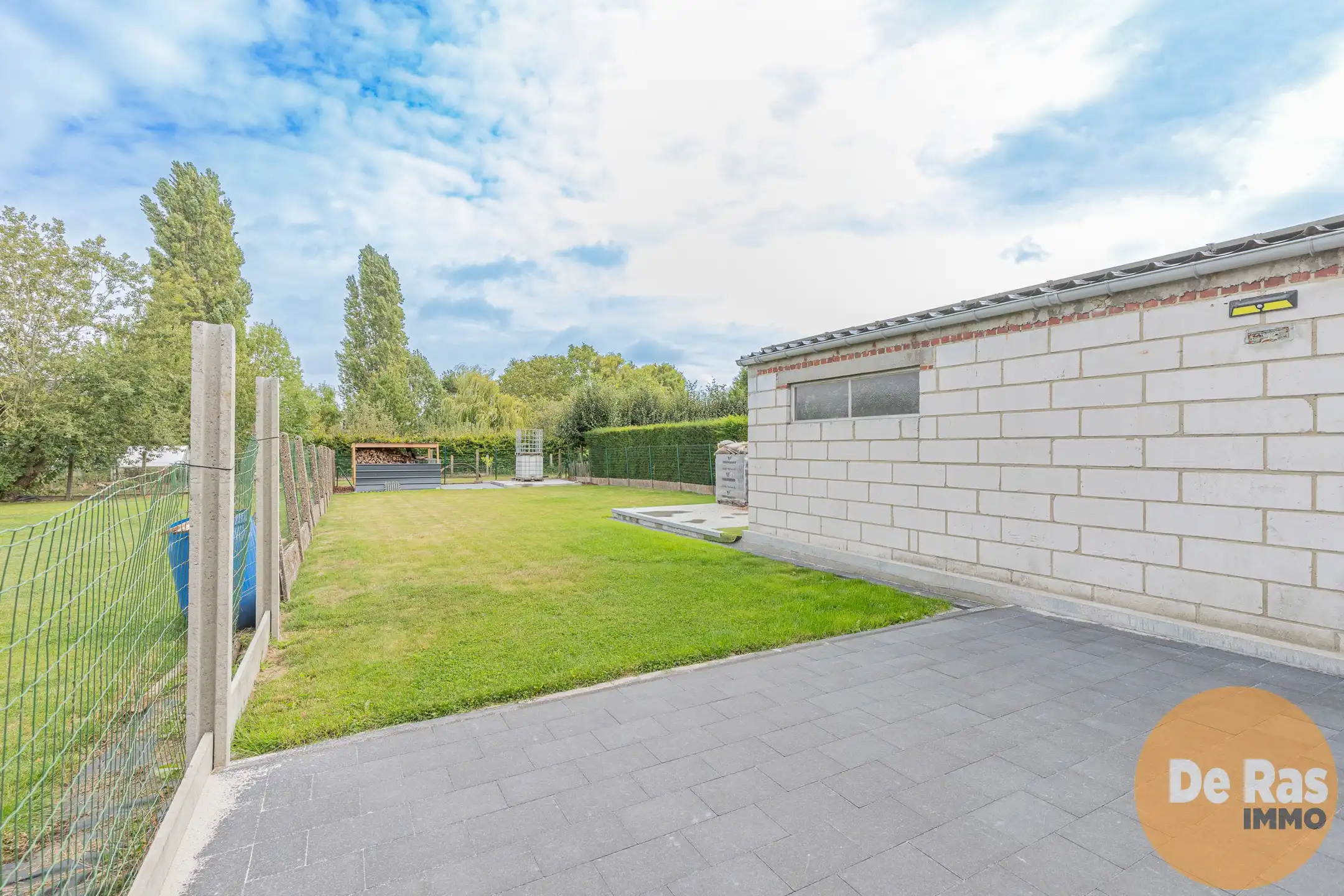 BAVEGEM - Gezinswoning met tuin en grote garage/werkplaats foto 2