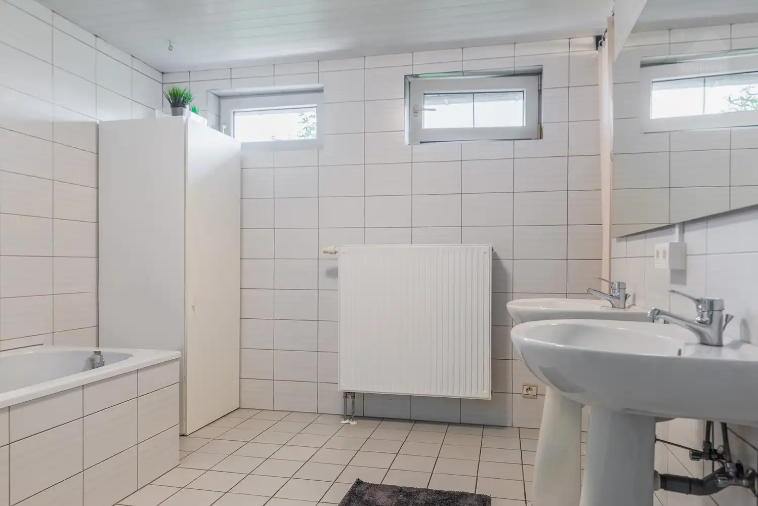 Ruime gezinswoning met 4 slaapkamers op een perceel van 840 m² foto 10