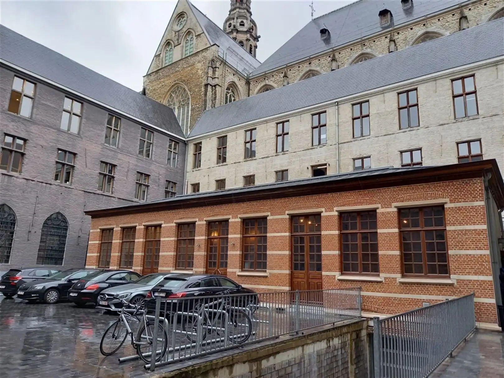 Unieke kantoren te huur in voormalig klooster foto 2