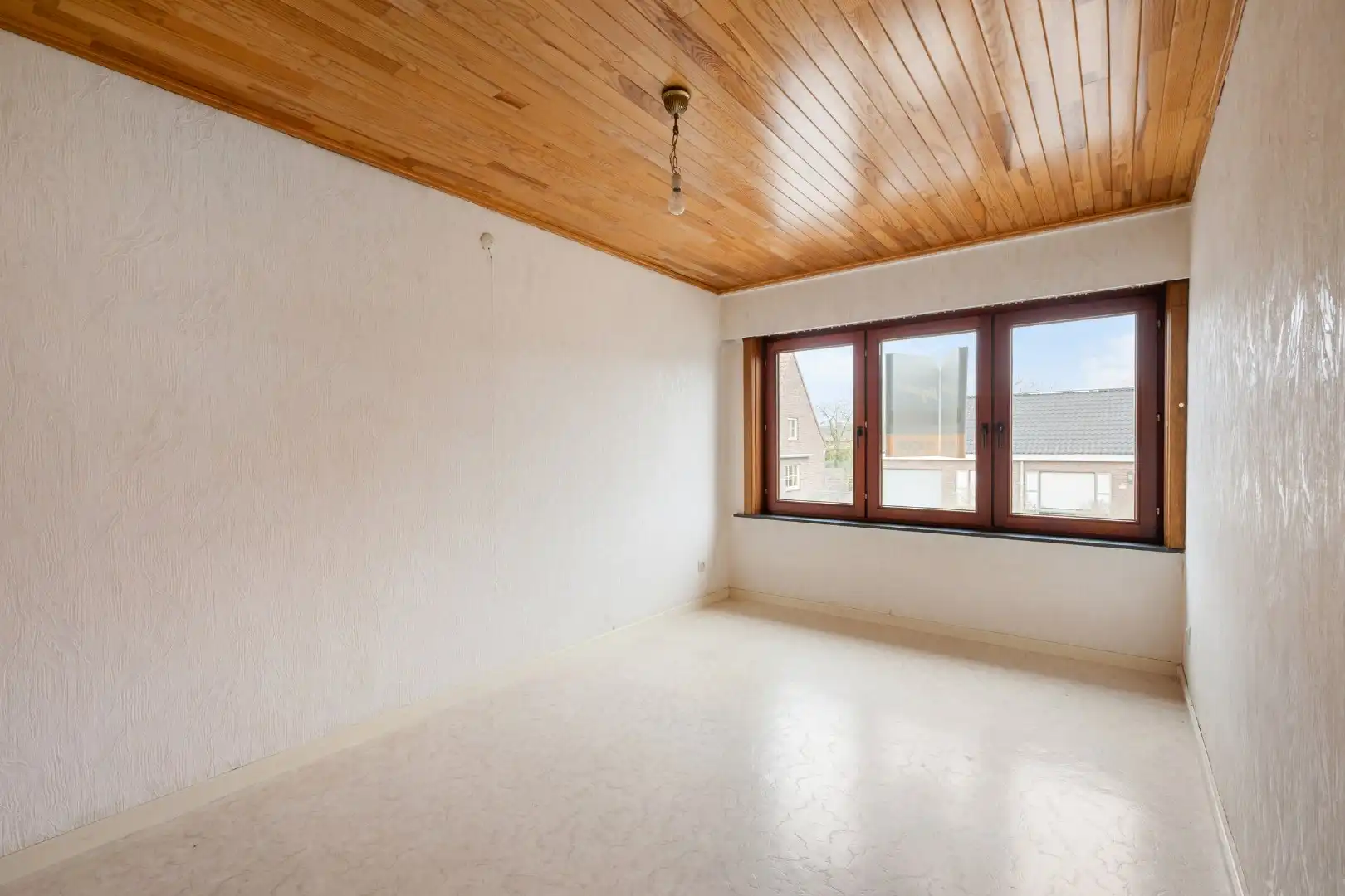 Woning met 4 slaapkamers, tuin, garage en oprit in Dadizele foto 11