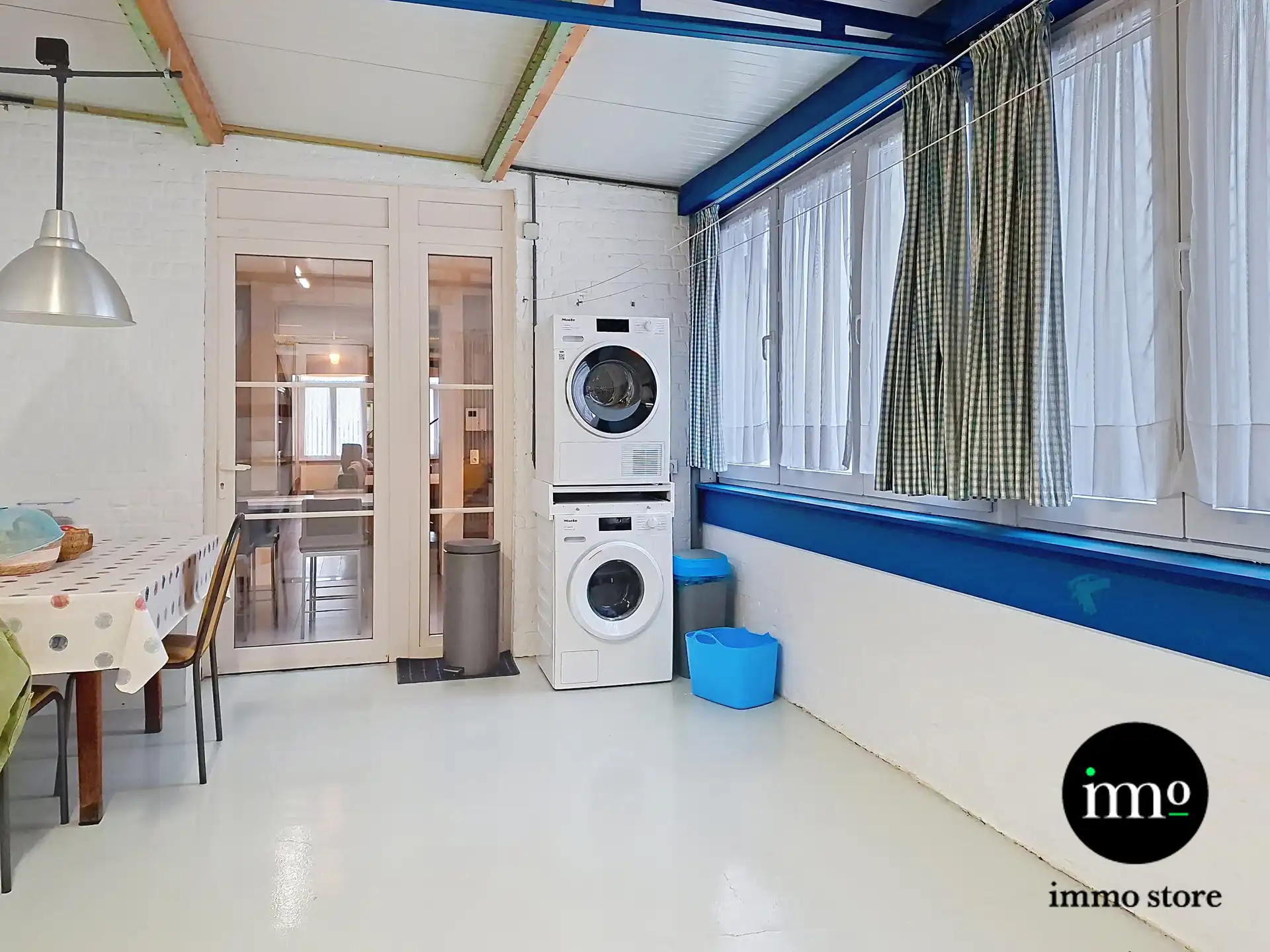 Uitzonderlijk ruime woning met atelier en garage foto 18