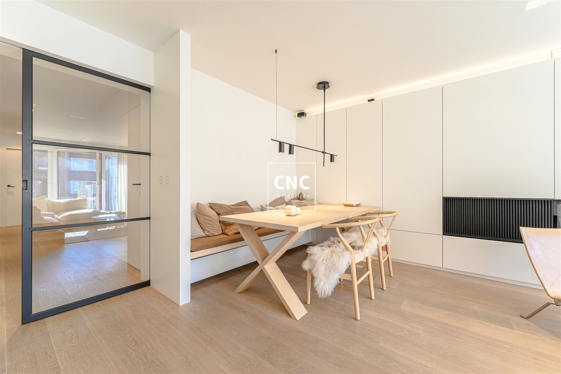 Volledig gerenoveerd appartement met karakter op toplocatie foto 3