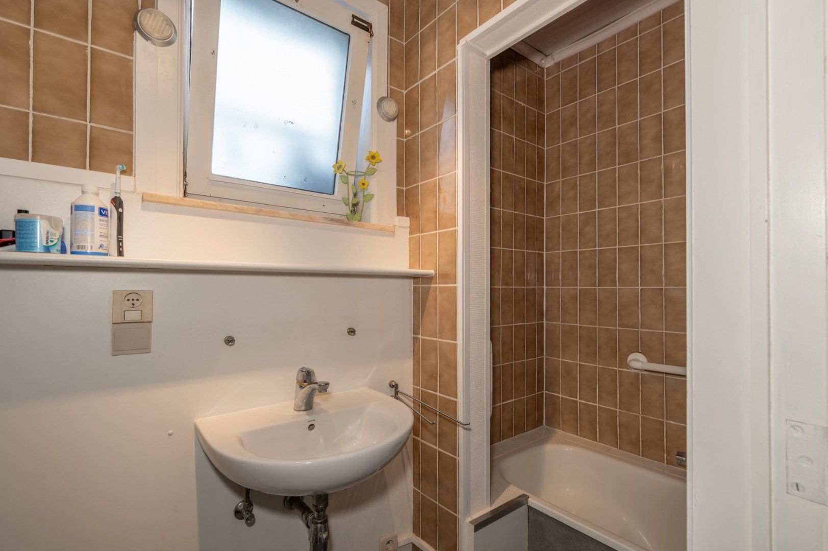 Gelijkvloerse woonst met grote tuin en garage te Sijsele. foto 12