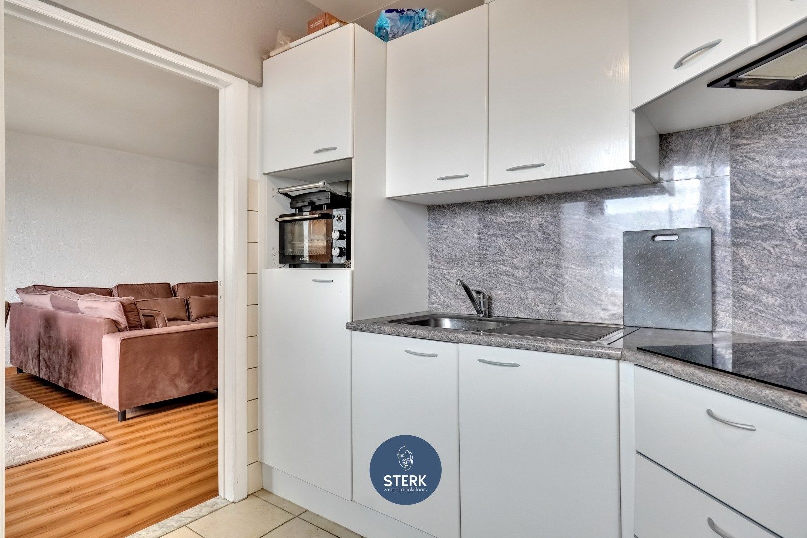 VERHUURD APPARTEMENT OP EEN UITSTEKENDE LOCATIE IN LANAKEN-CENTRUM !  foto 8