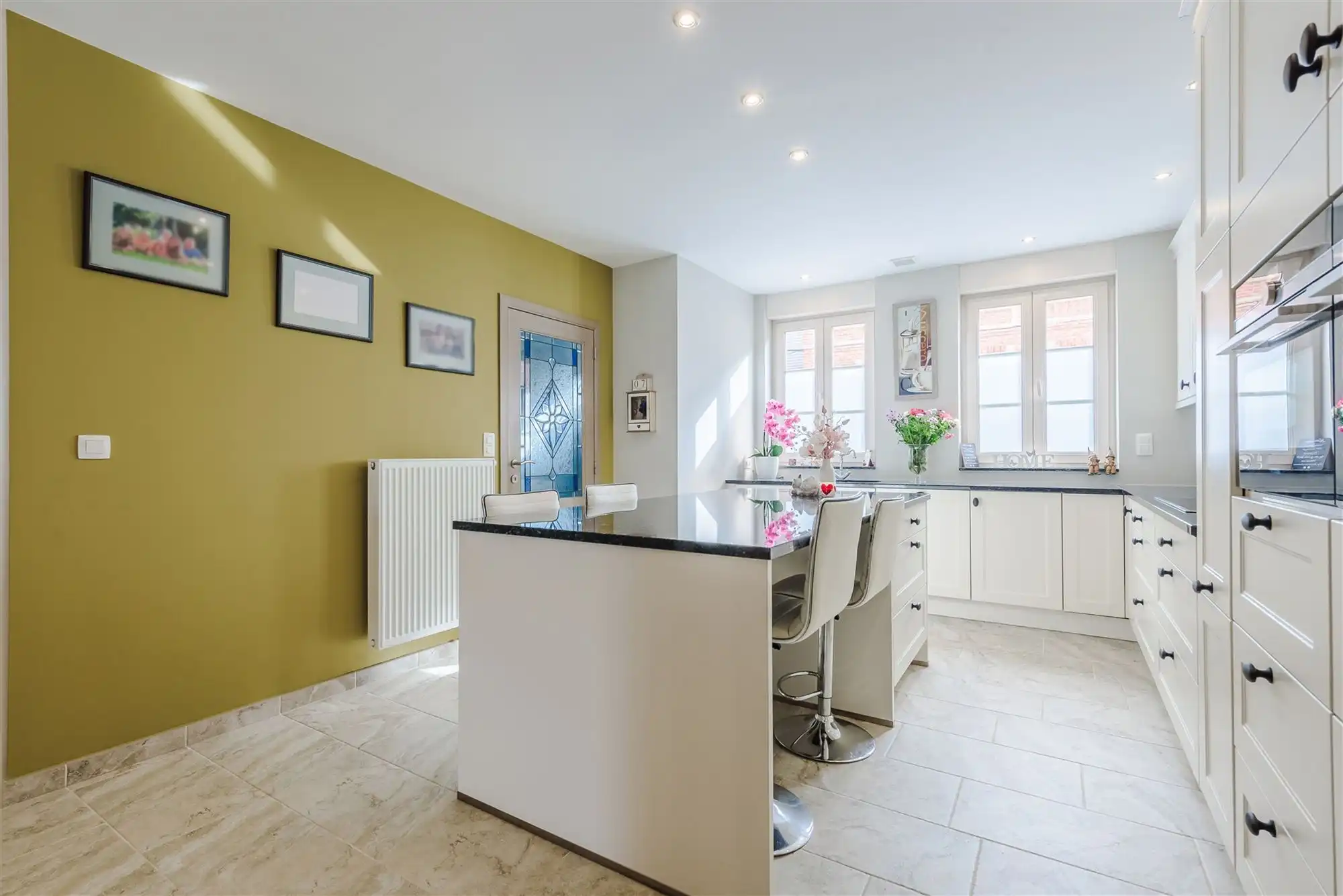 Kwaliteitsvol instapklaar huis met 3 slpks, 2 badks en tuin foto 10