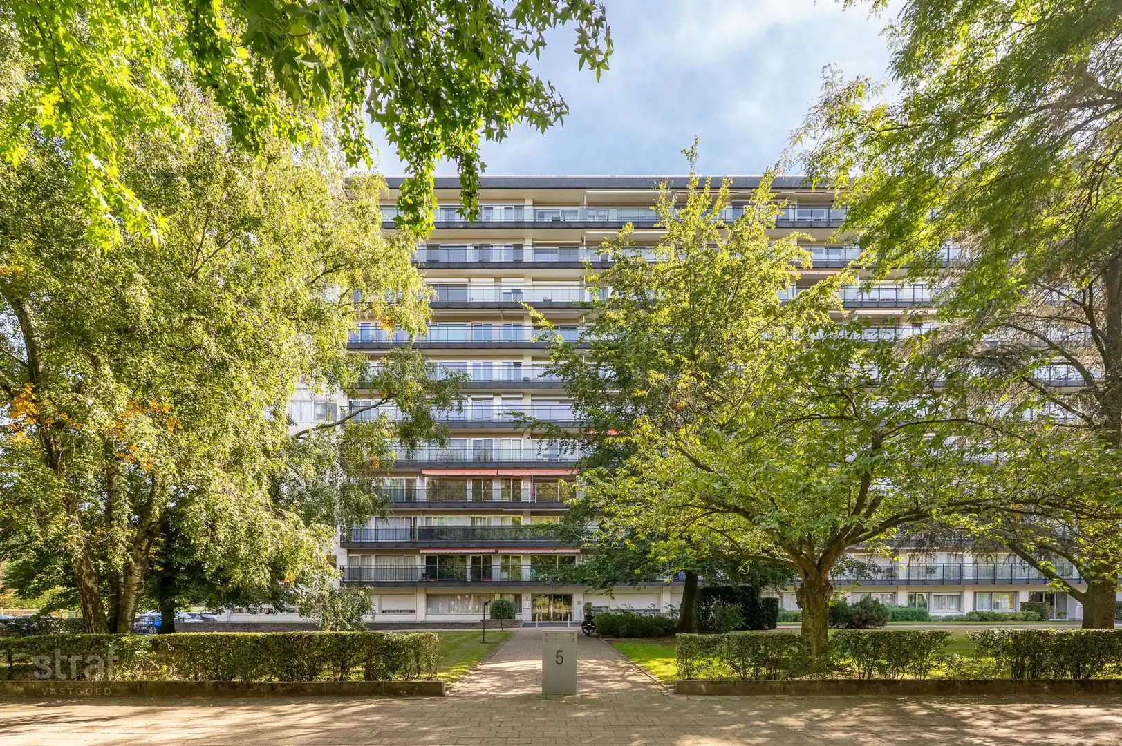 Ruim appartement met prachtig uitzicht en dubbele garagebox foto 16