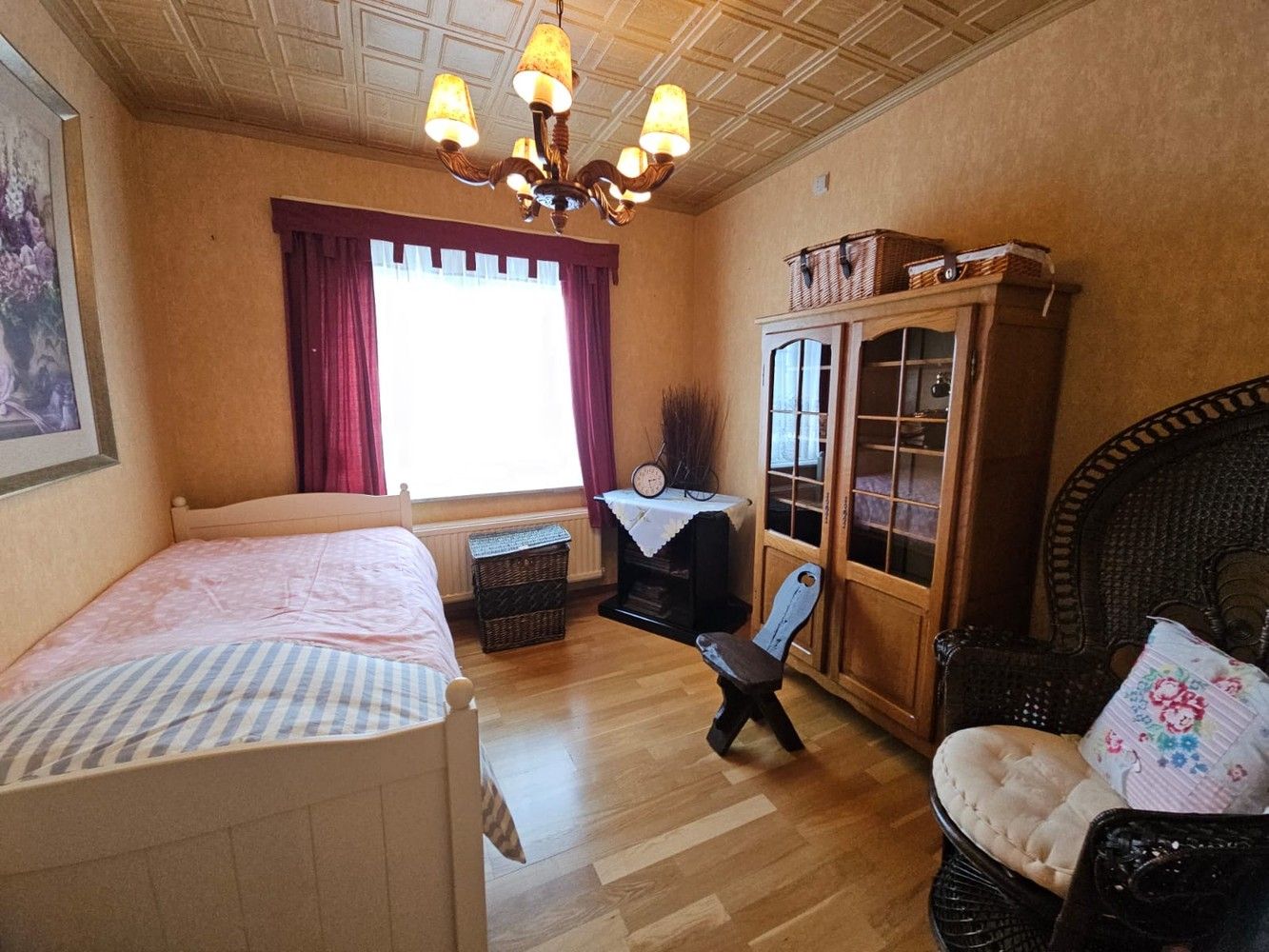 Halfopen bebouwing met garage in rustige omgeving foto 15