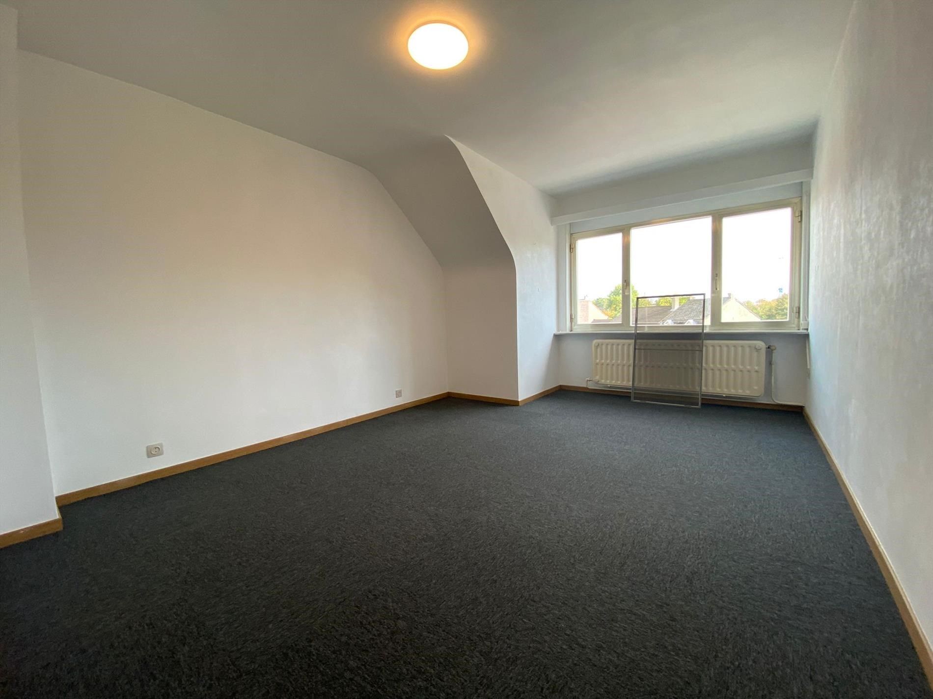 Gerenoveerd duplex appartement met 3 slpks in het centrum van Balen! foto 9