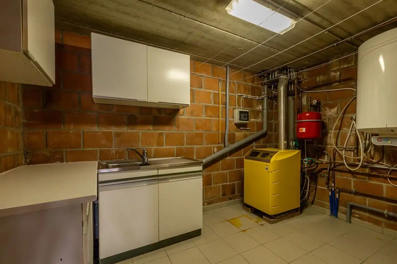 Verzorgde stadswoning met inpandige garage foto 6