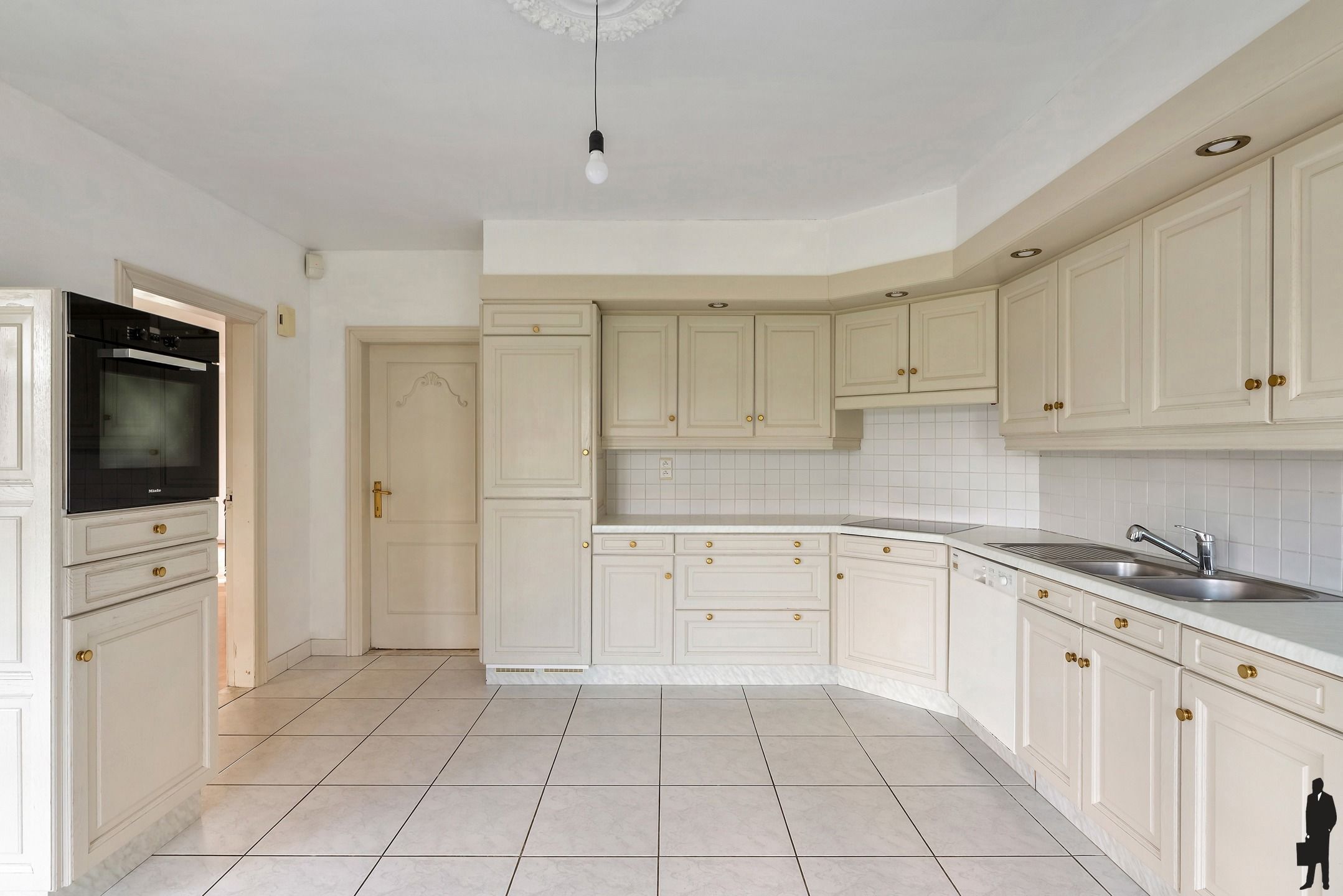 Riante villa met 4 slpk. op perceel van 2.543m²  foto 10
