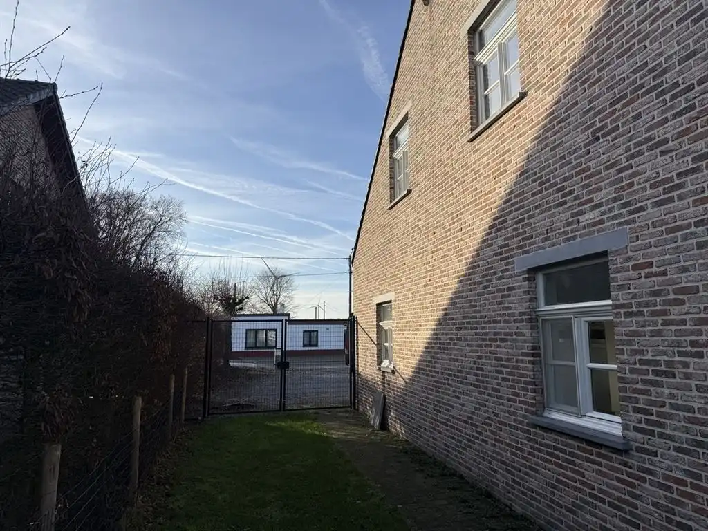 Landelijke vrijstaande woning met tuin foto 3