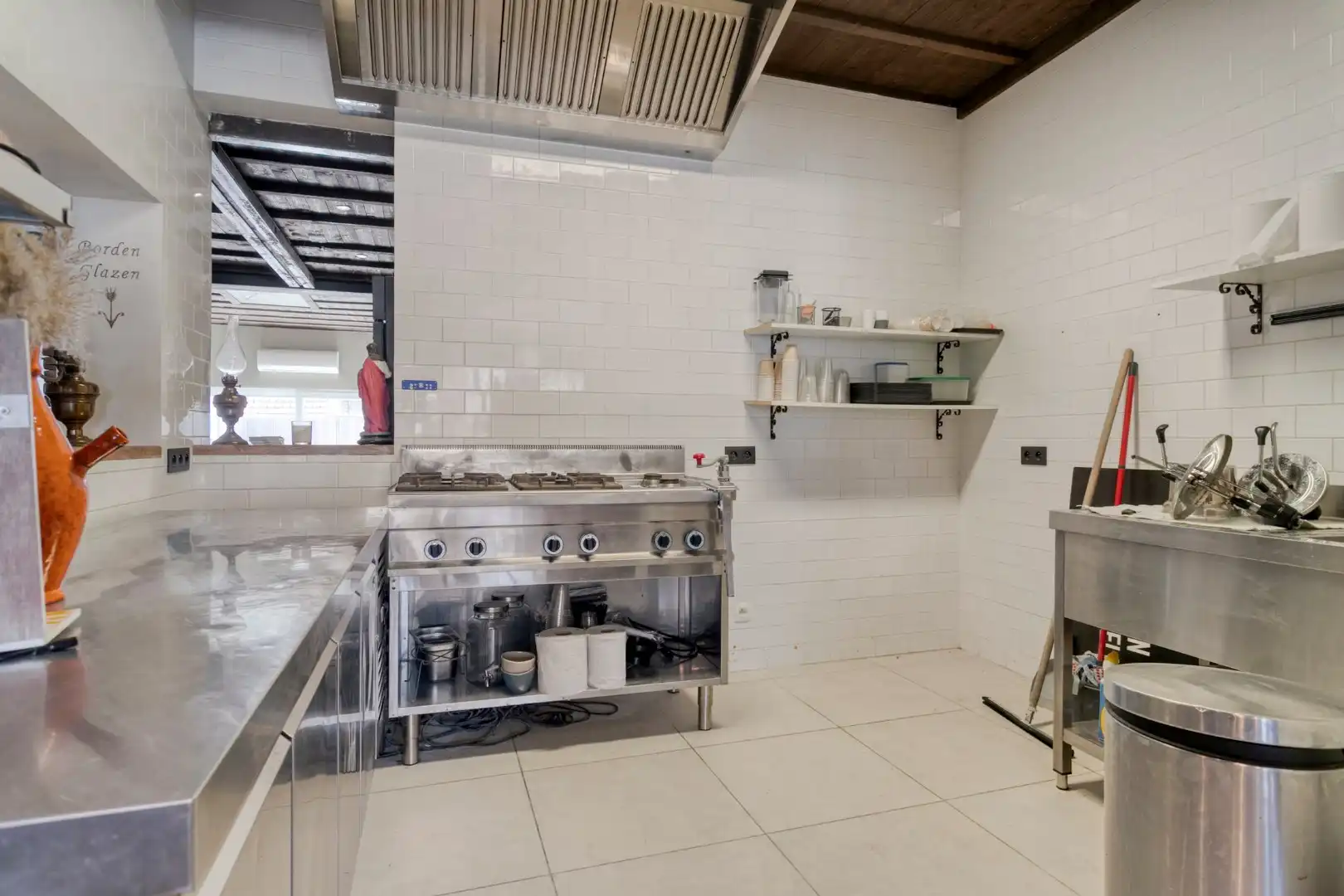 Instapklare handelszaak met appartement en gezellige binnenkoer foto 11