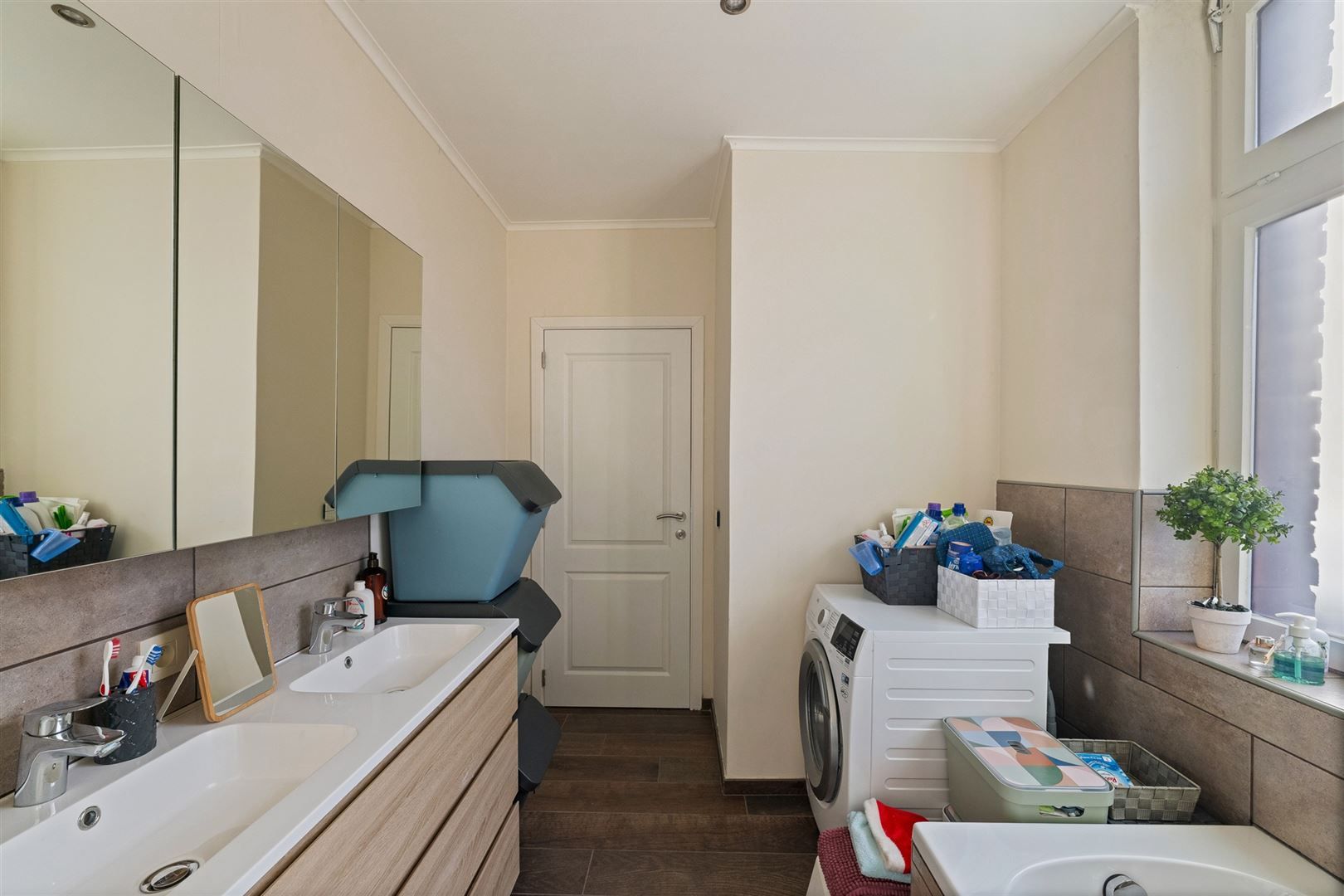 Halfopen bebouwing met garage foto 14