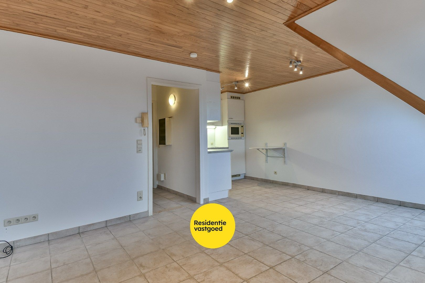 Rustig gelegen 1-slaapkamer appartement in Westkerke met garage foto 2