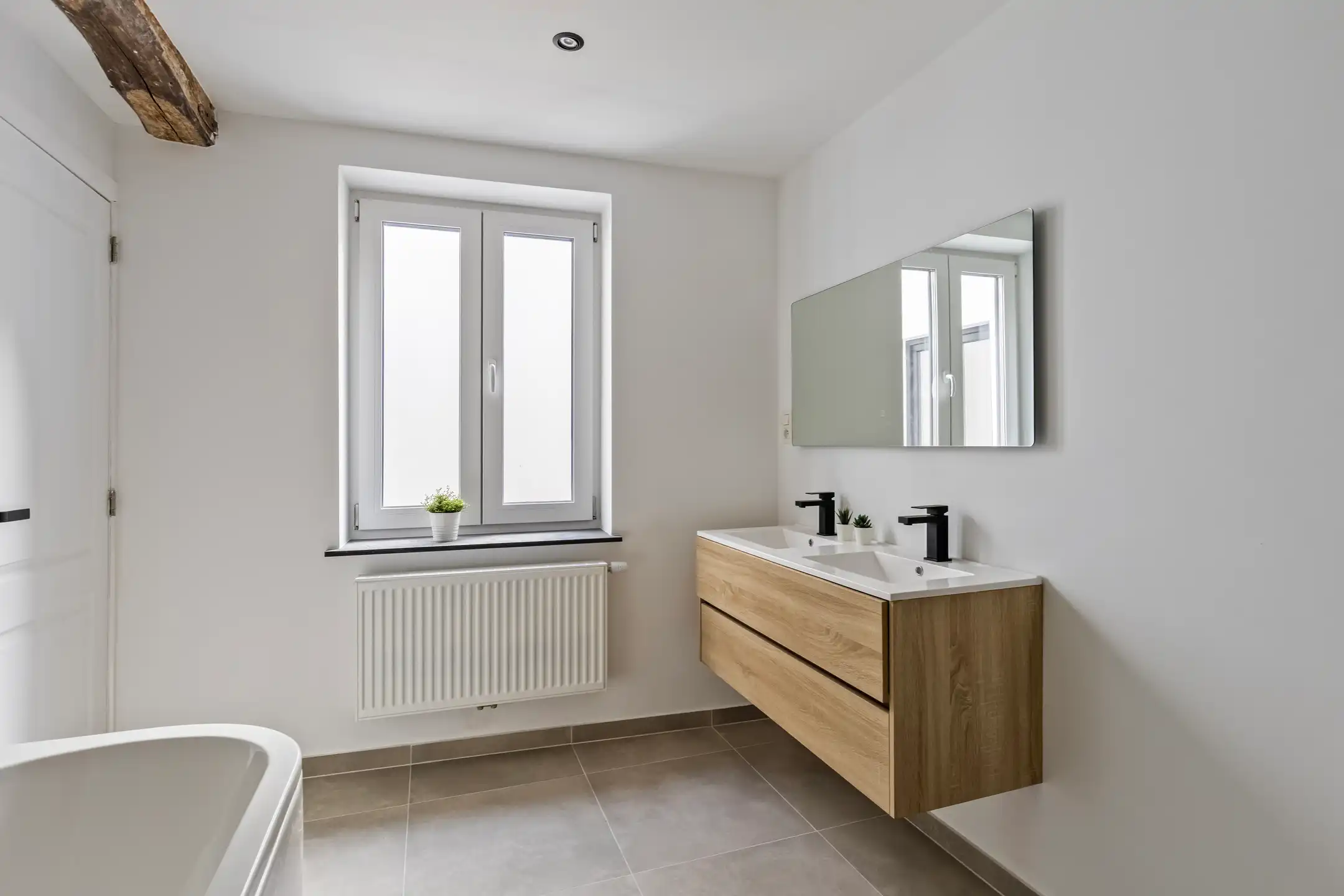 Prachtig gerenoveerde woning (met eventuele handelsruimte) foto 17