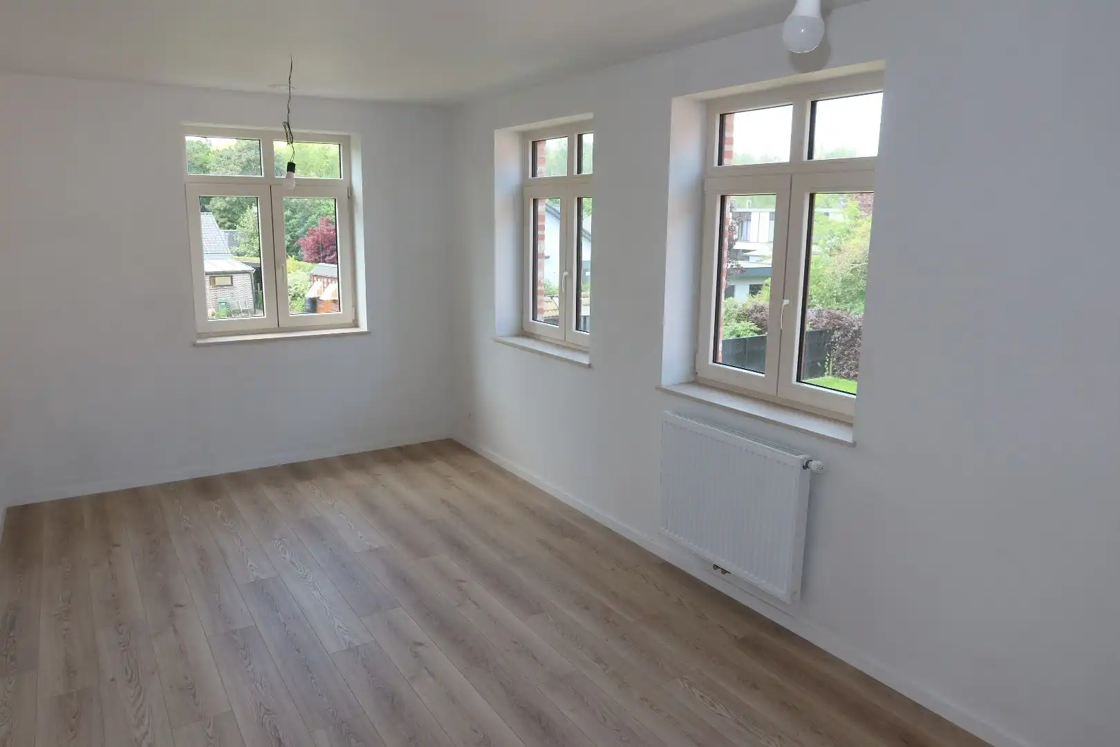 Recente pastorijwoning met 3 slk, carport en tuin foto 12