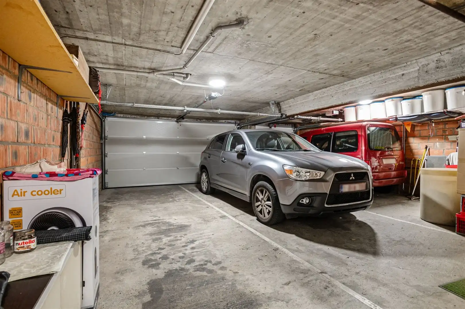 Parkeerplaats in woonwijk met hoge parkeerdruk. foto 3