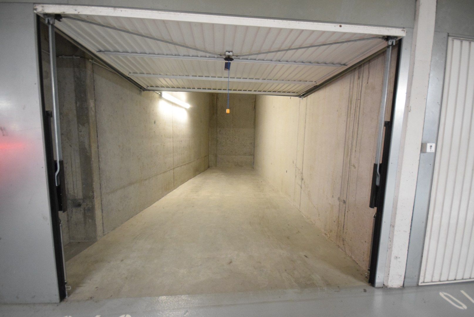GARAGE  IN DE MUNT  foto 4
