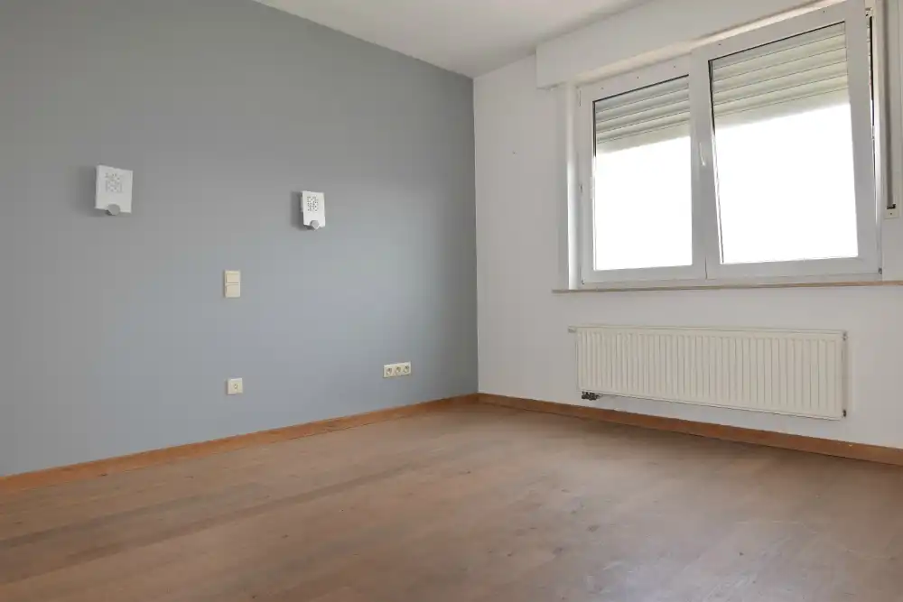 Appartement met twee slaapkamers een grote gesloten garagebox. In een rustige buurt doch niet zo ver van het centrum van Blankenberge. In een gebouw met lift. foto 11