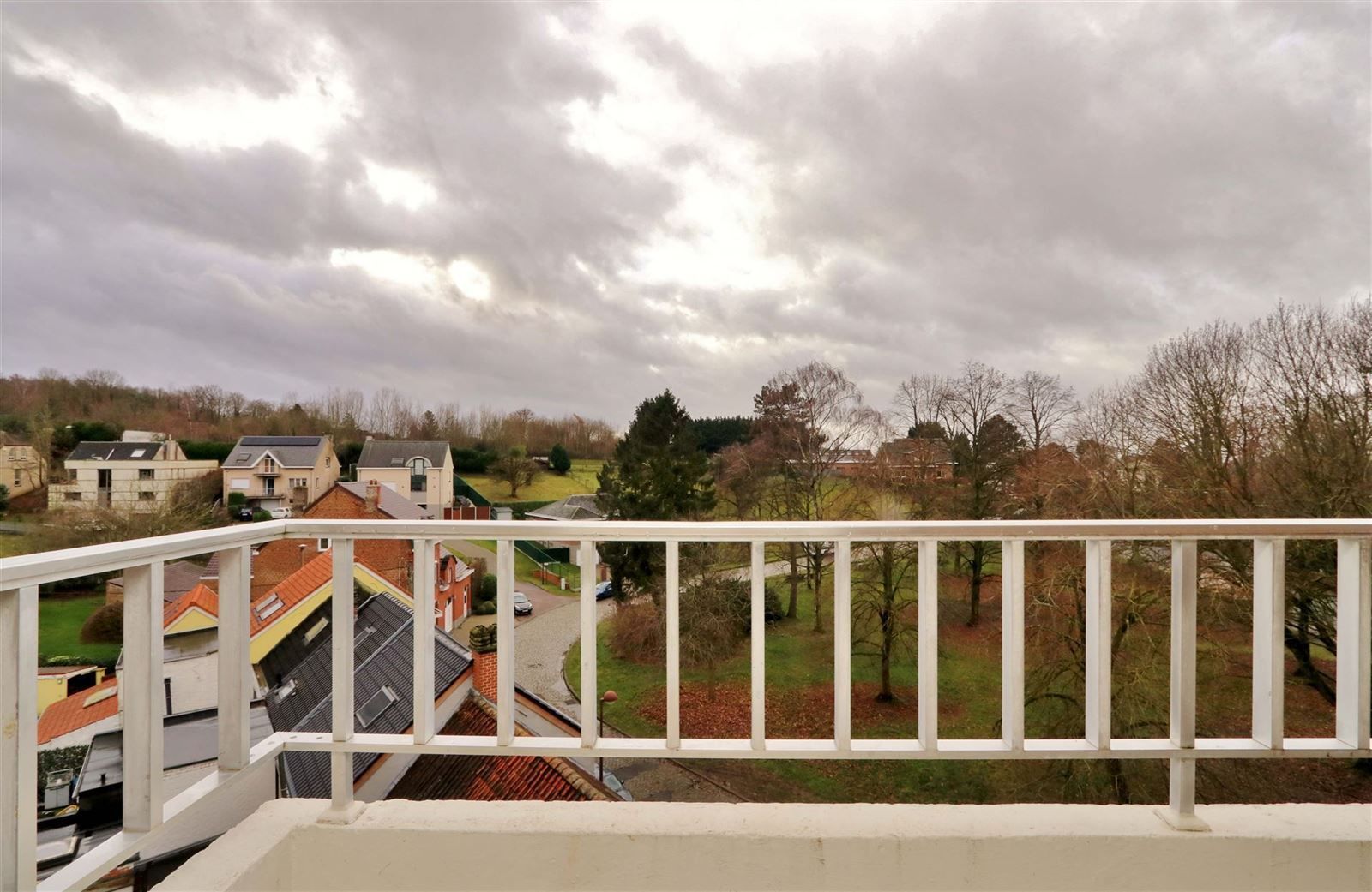 Appartement 4de verdieping ( met lift) met 2 slaapkamers, terras en garage foto {{pictureIndex}}