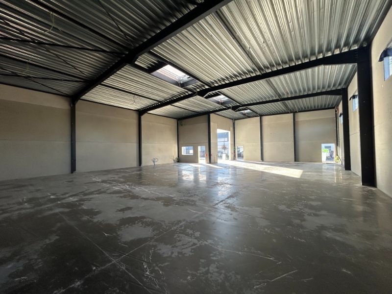 Nieuwbouw magazijn op uitstekende ligging - mogelijkheid tot kantoor foto 4
