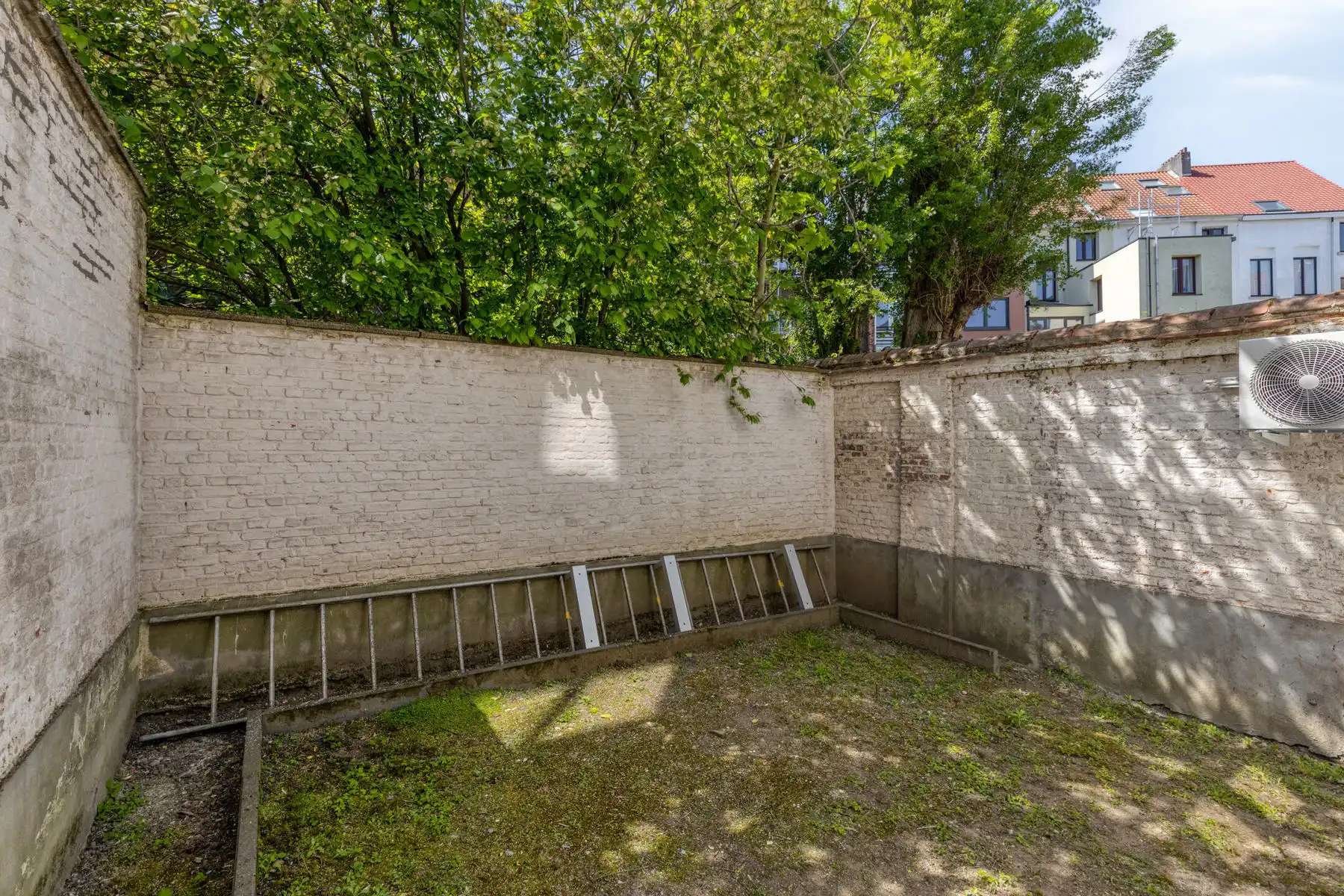 Gelijkvloers appartement met tuin. foto 2