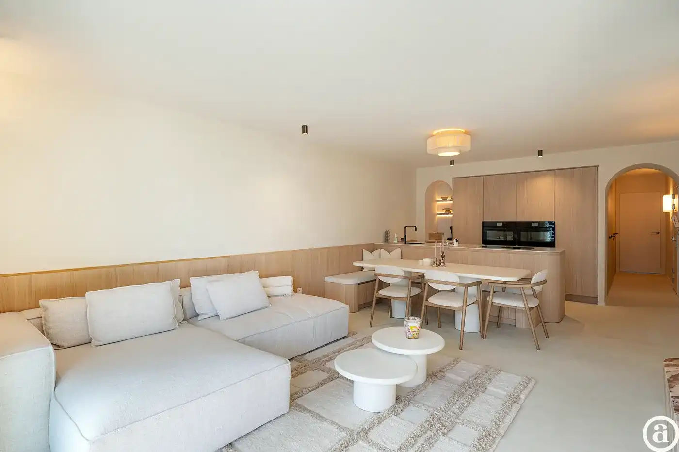 Recent gerenoveerd appartement met zonnig terras in de Dumortierlaan. foto {{pictureIndex}}