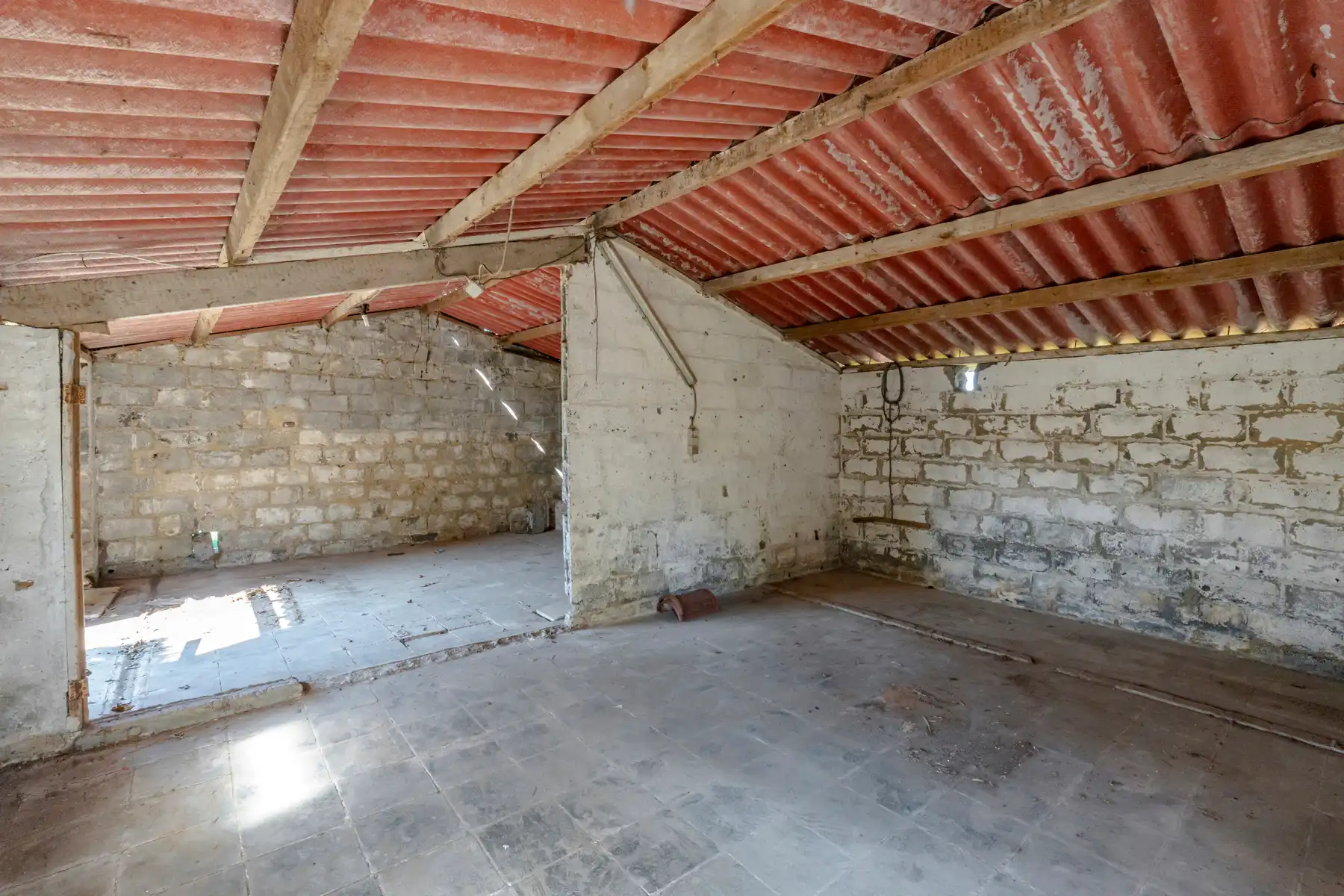 Grondig te renoveren woning met bijgebouwtje op ca 1.800 m² foto 29