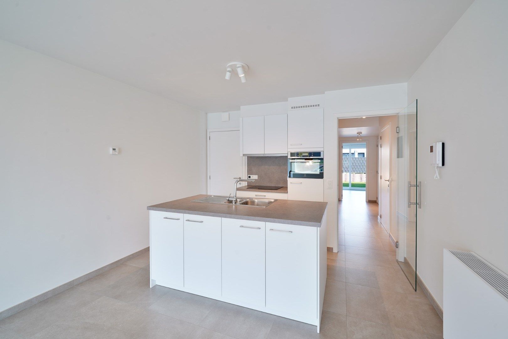 Recent gelijkvloers 2-slaapkamer appartement vlakbij de Spuikom te Bredene foto 5