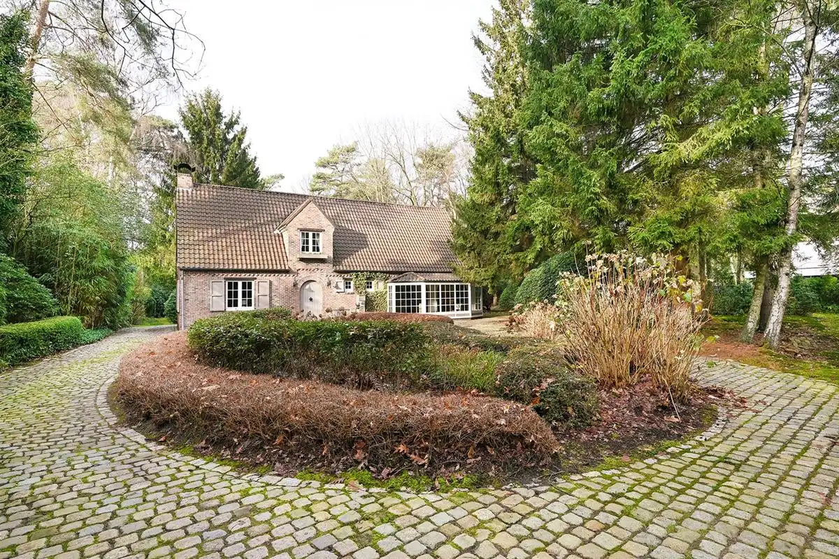 Villa opi perceel van ca. 5.300 m² in Kapellenbos foto {{pictureIndex}}