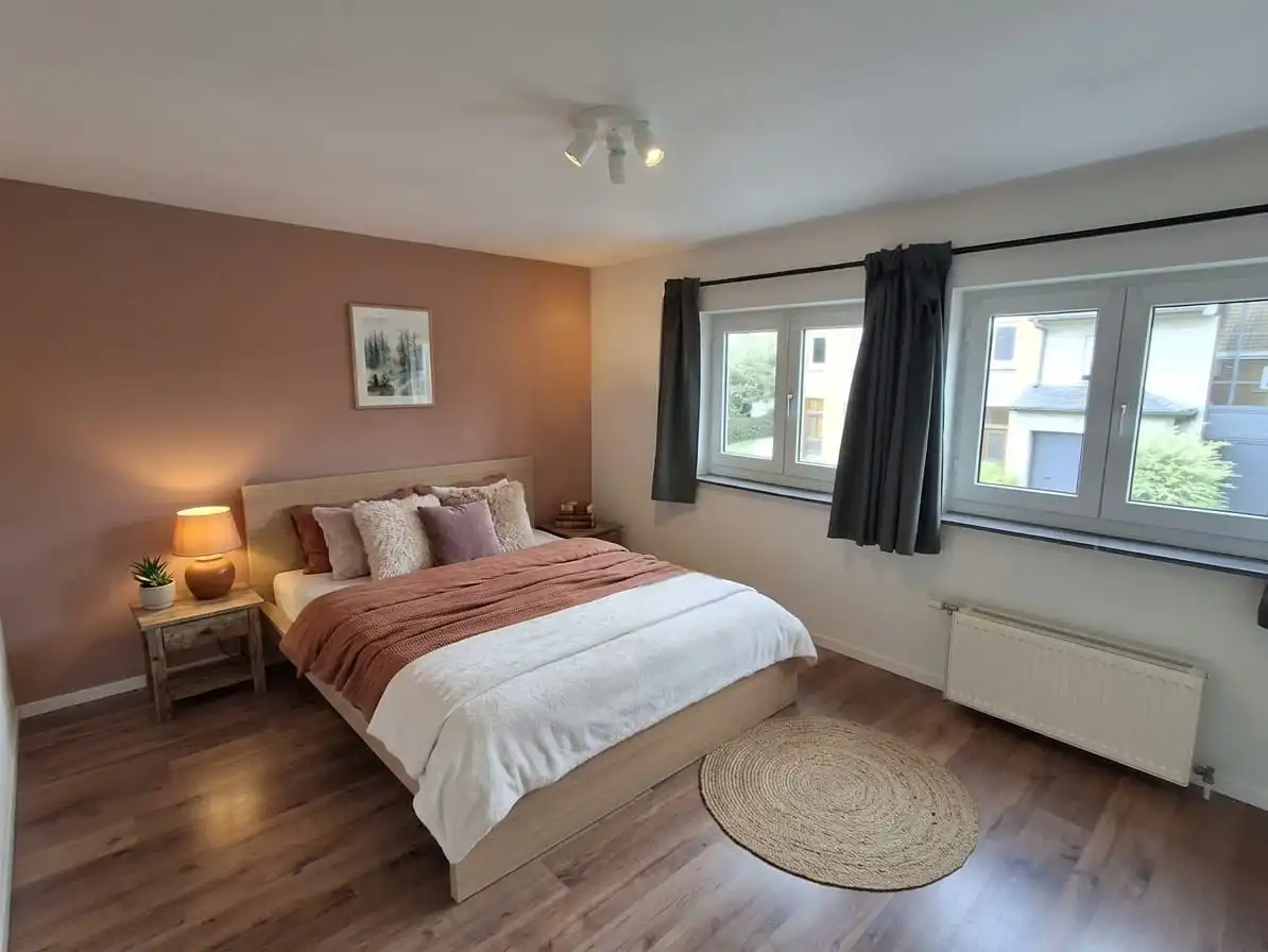 CHARMANT GERENOVEERDE WONING MET 3 SLPKS | CARPORT EN TUIN foto 9