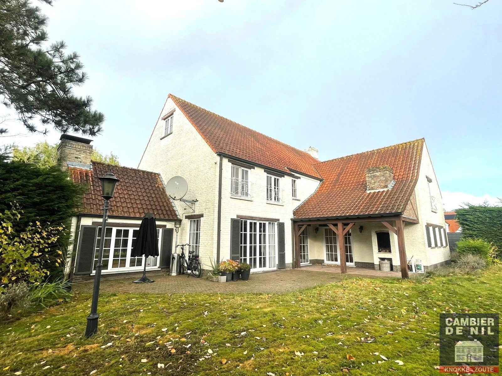 Ruime vrijstaande villa, in residentiële wijk in Knokke-Heist foto 2