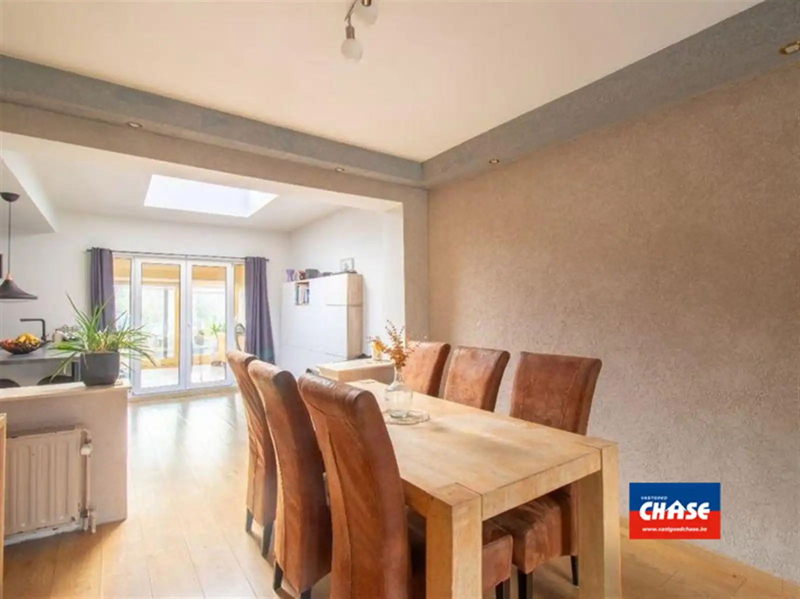 Instapklare bel-étage met 2 slpks, garage en tuin foto 8